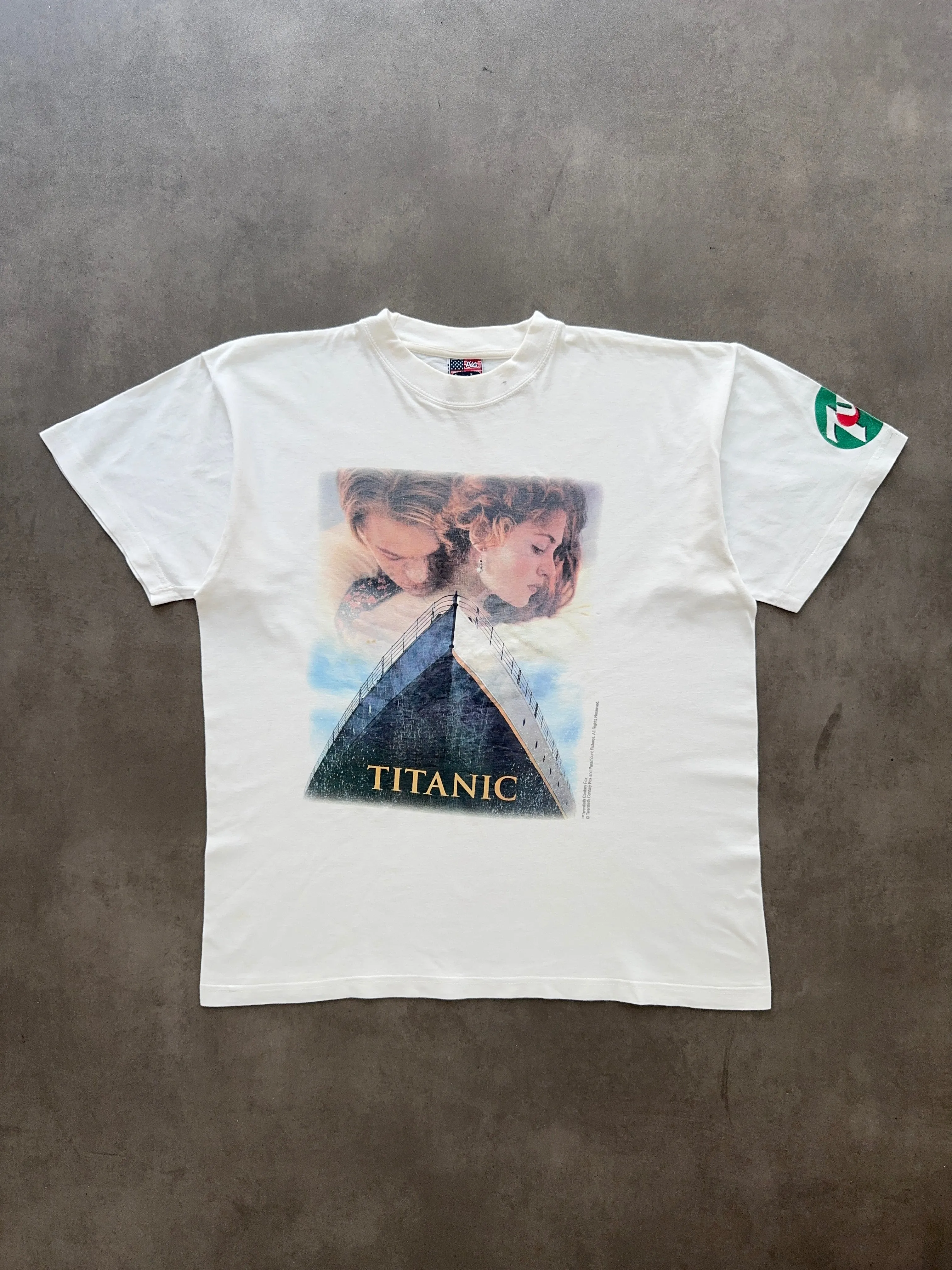 1990s Titanic tee (L) Trendy Layering Elegant Detail