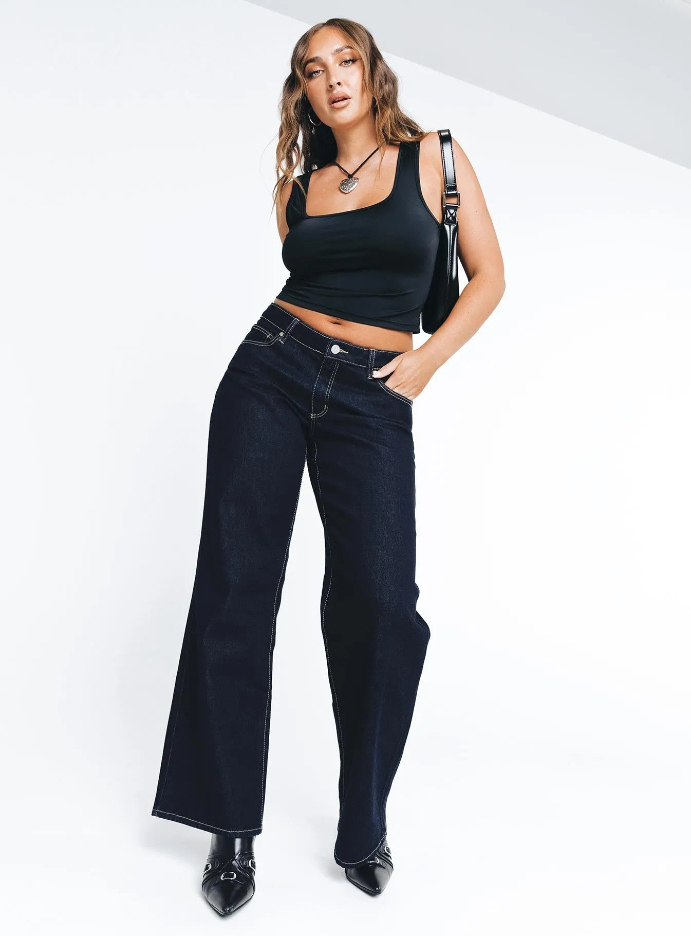 Seamless Waistband Finish Urban Style Abrand 99 Low & Wide Alice Jeans