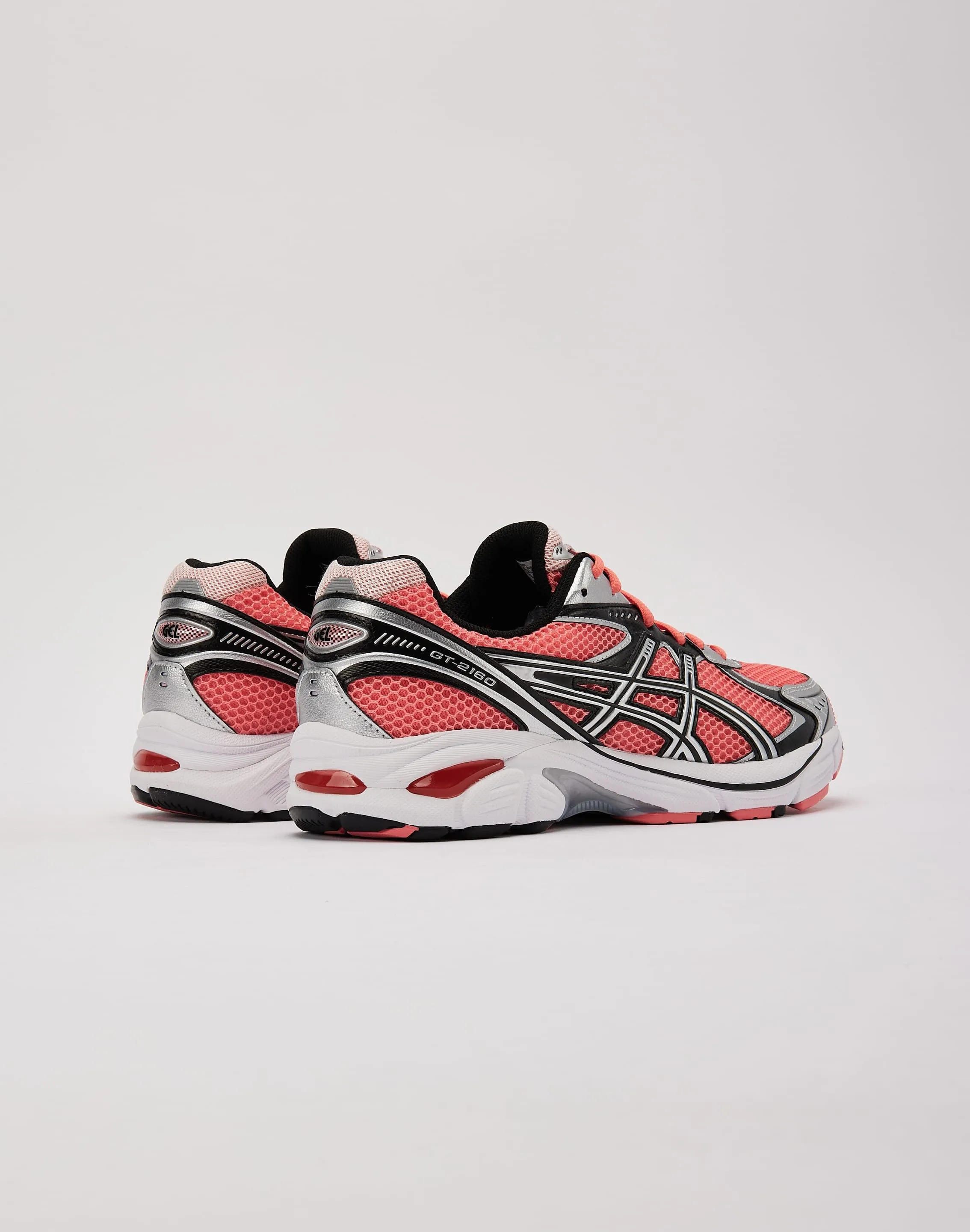 running on trail Asics GT-2160