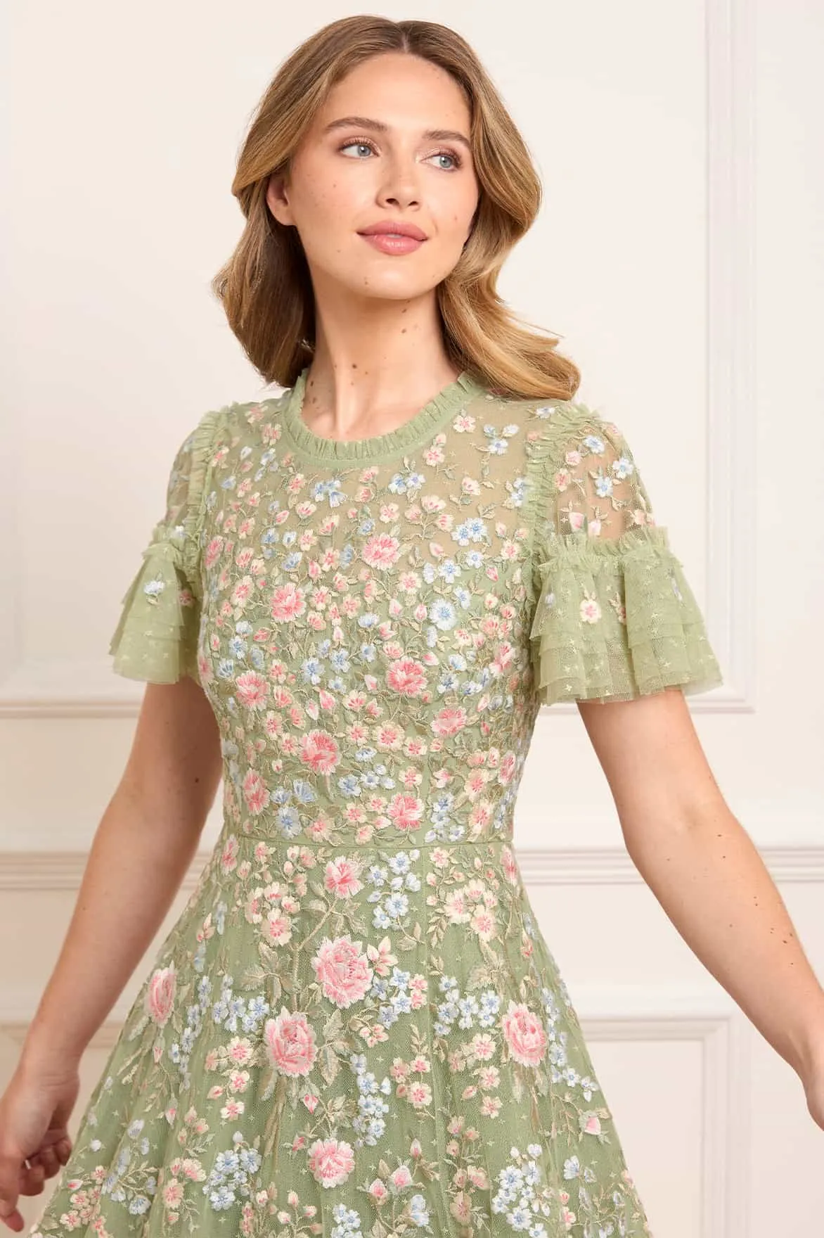 Modern and Feminine Timeless Design Antoinettes Floral Round Neck Ankle Gown