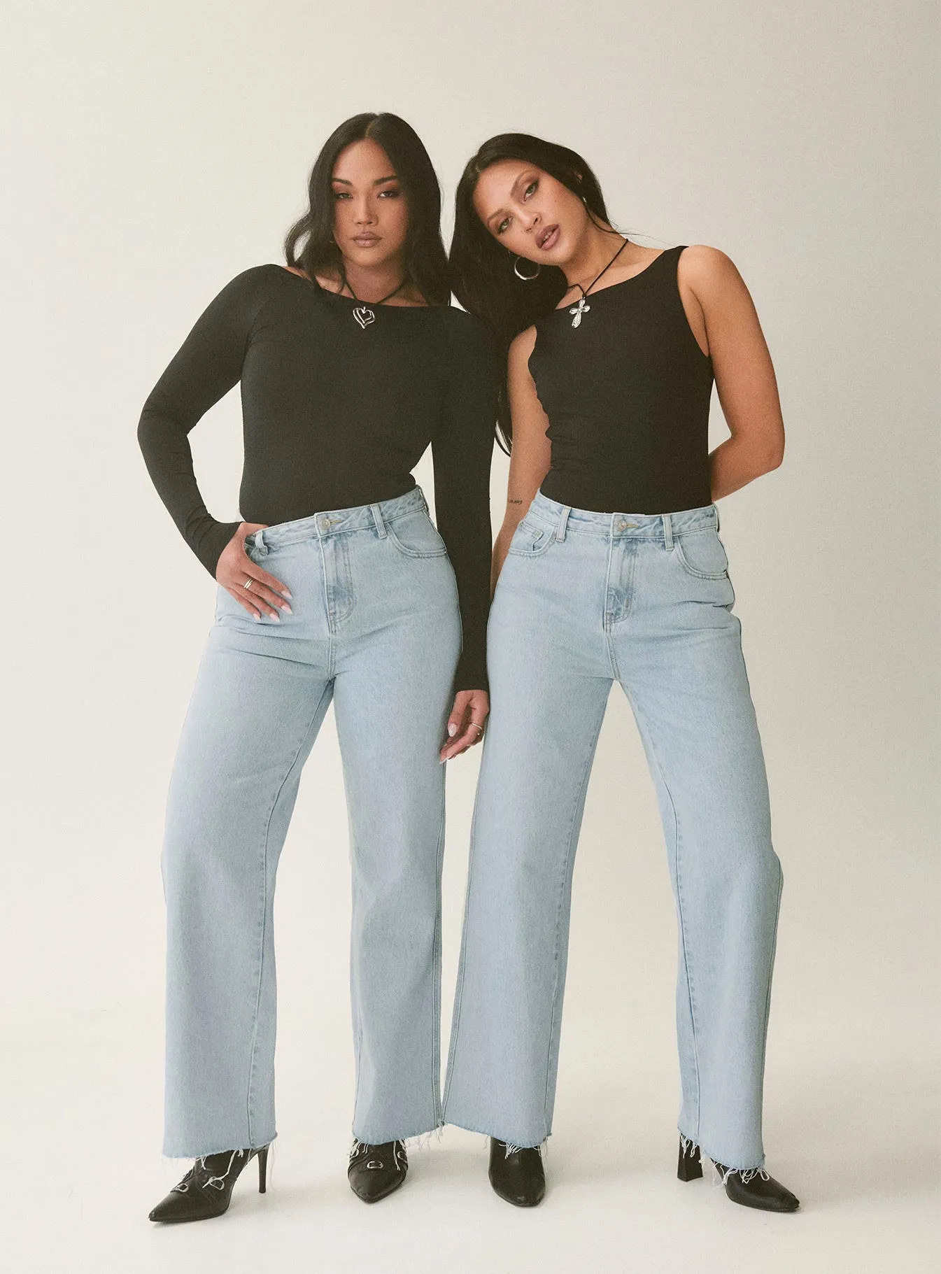 Arlington Straight Leg Denim Jeans Light Wash Core Style Flexible Waistband Construction