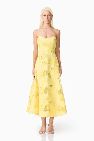 French Vibe Asher Sweetheart Midi Dress in Yellow