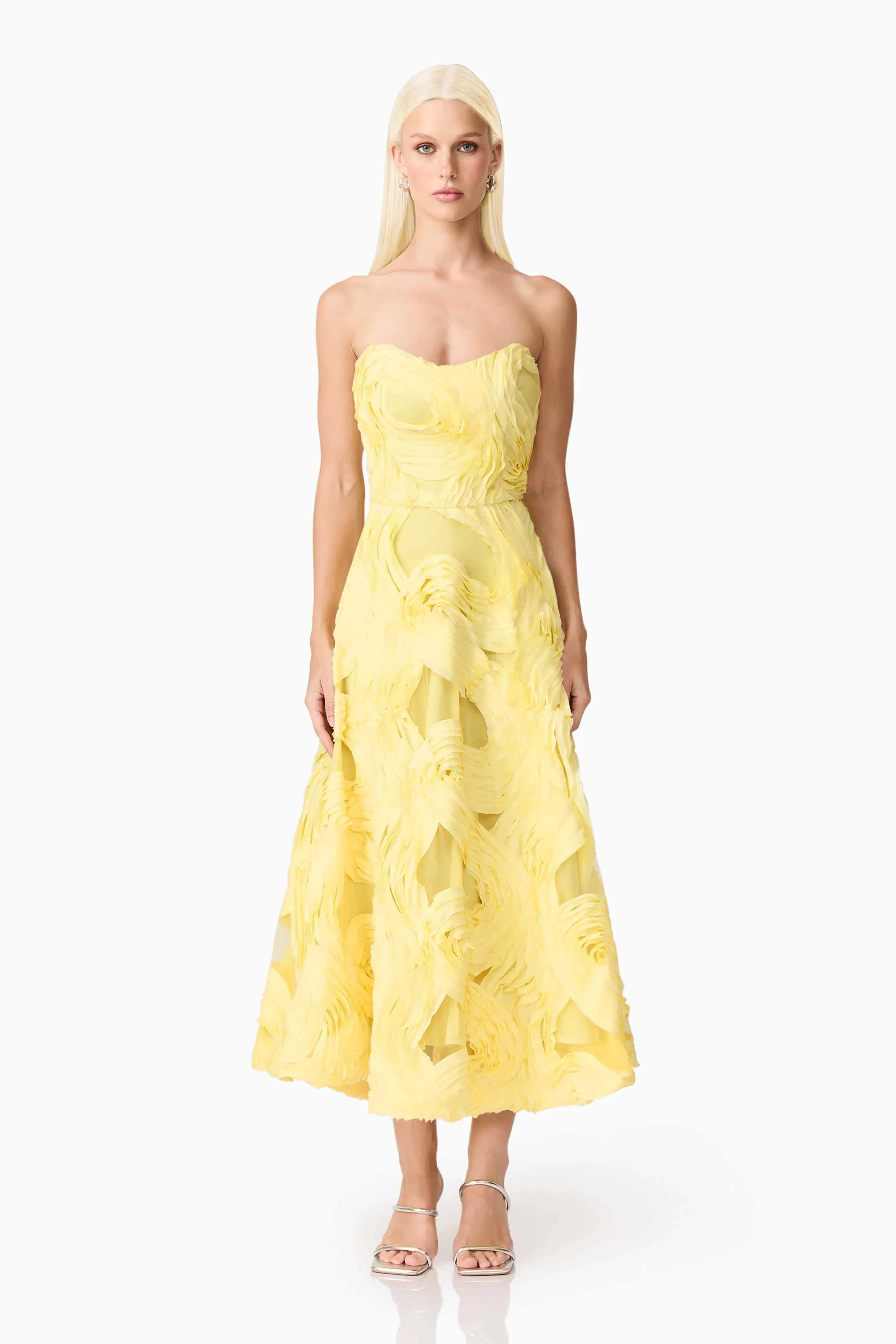 French Vibe Asher Sweetheart Midi Dress in Yellow