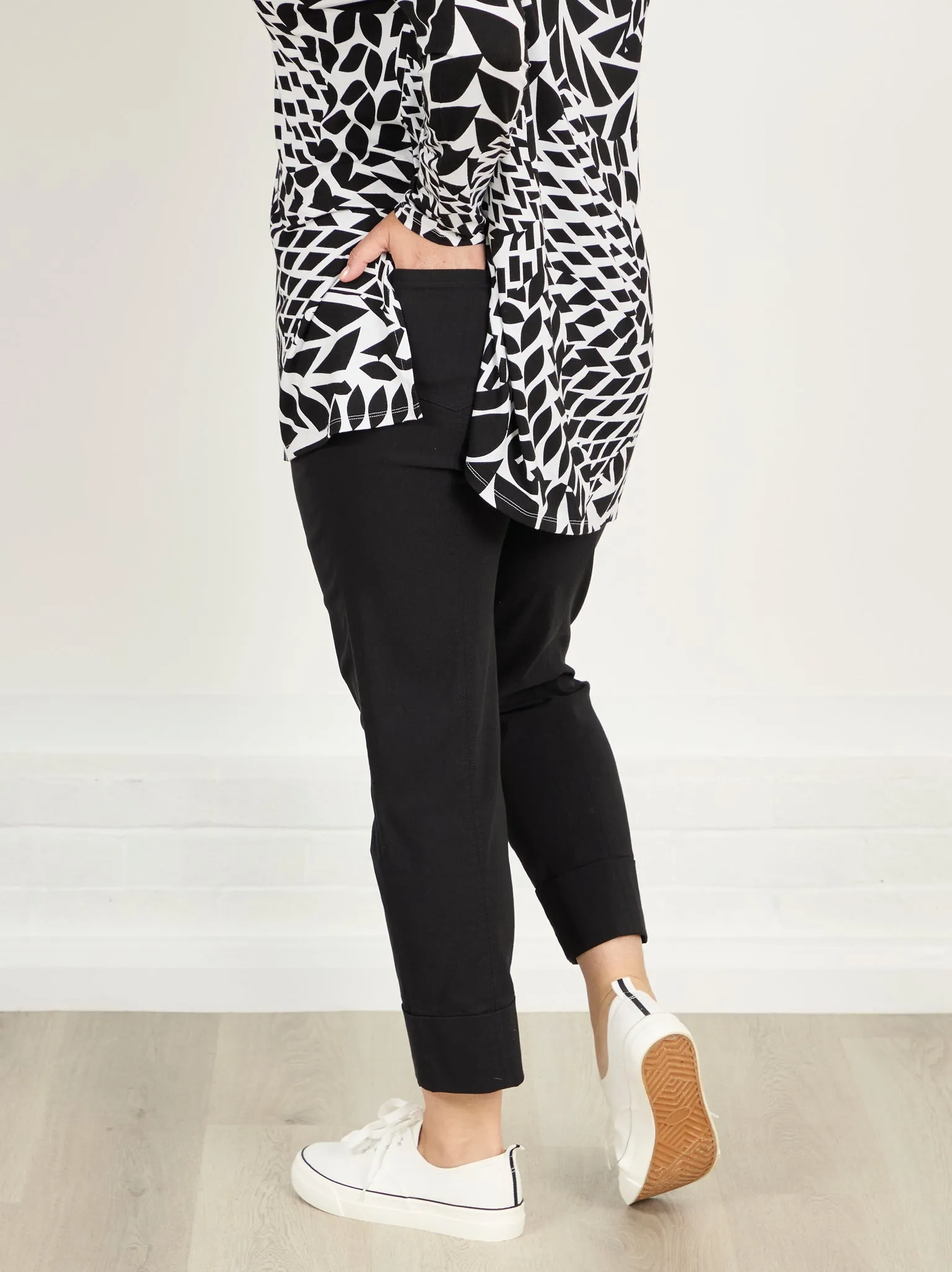 Daywear Bella 09 by ROBELL Cuff Stretch Trouser - Black