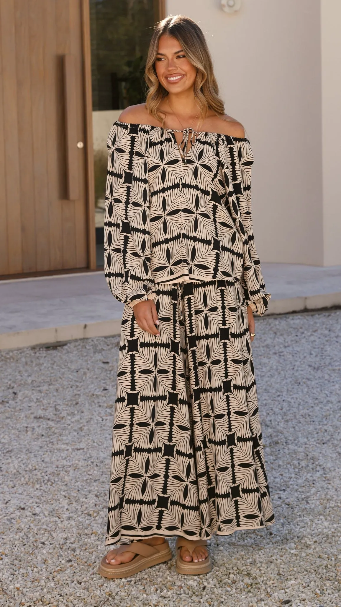 HighElasticity Fiber Data Mode Mikky Off Shoulder Top - Cortana Print