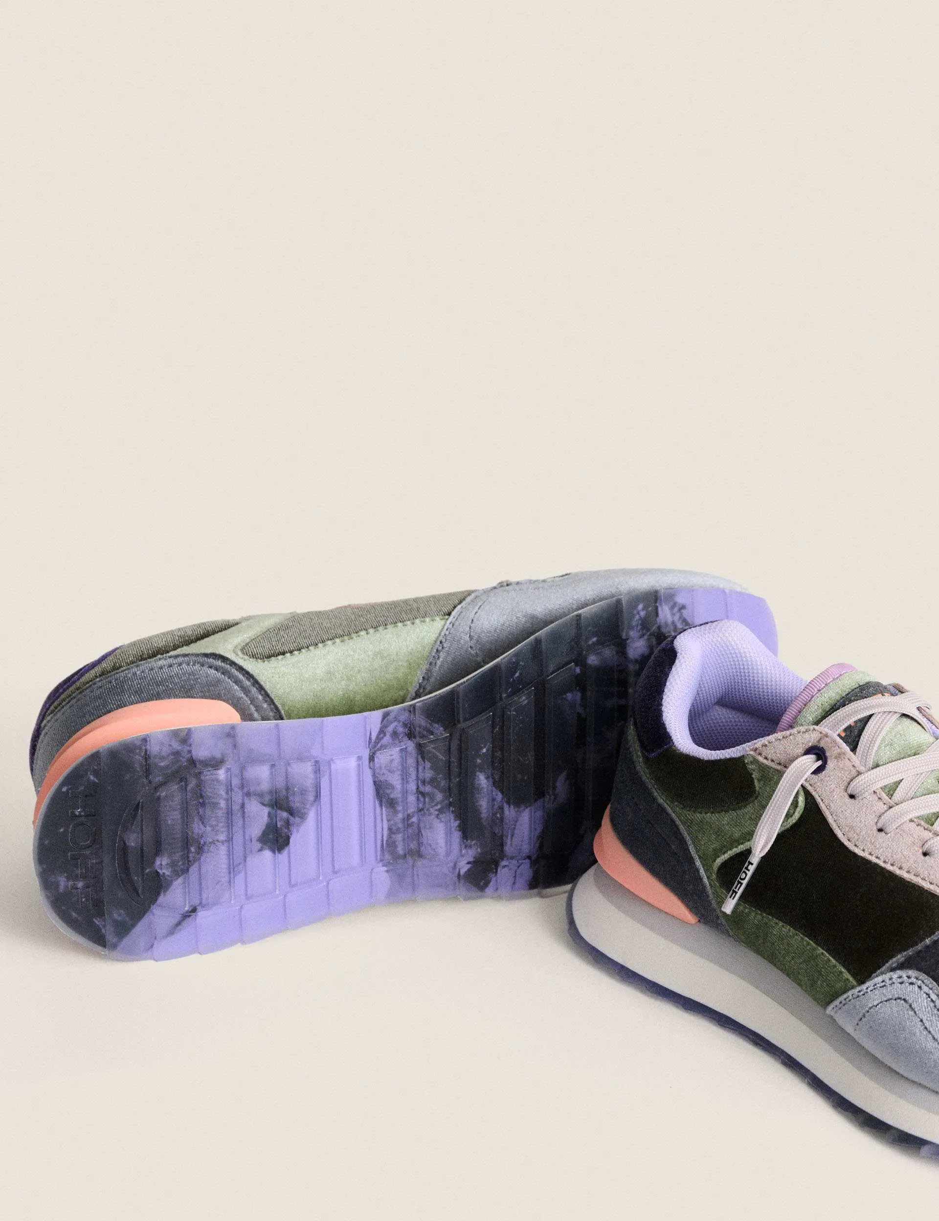 City - Emerald Lead Hike Dog Pace