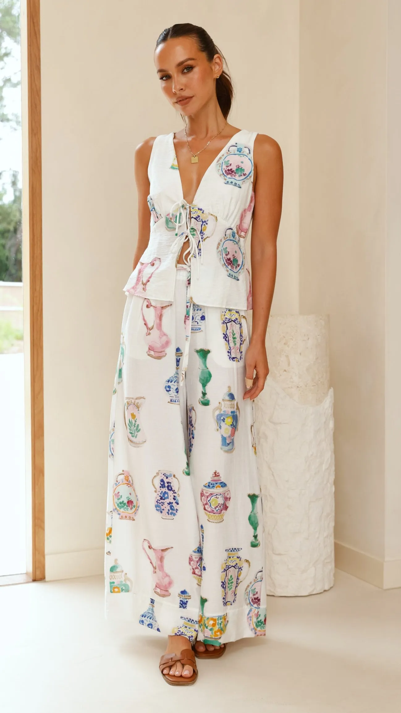 Timeless Fashion Hero Tale Candella Tie Front Top - Vase Print