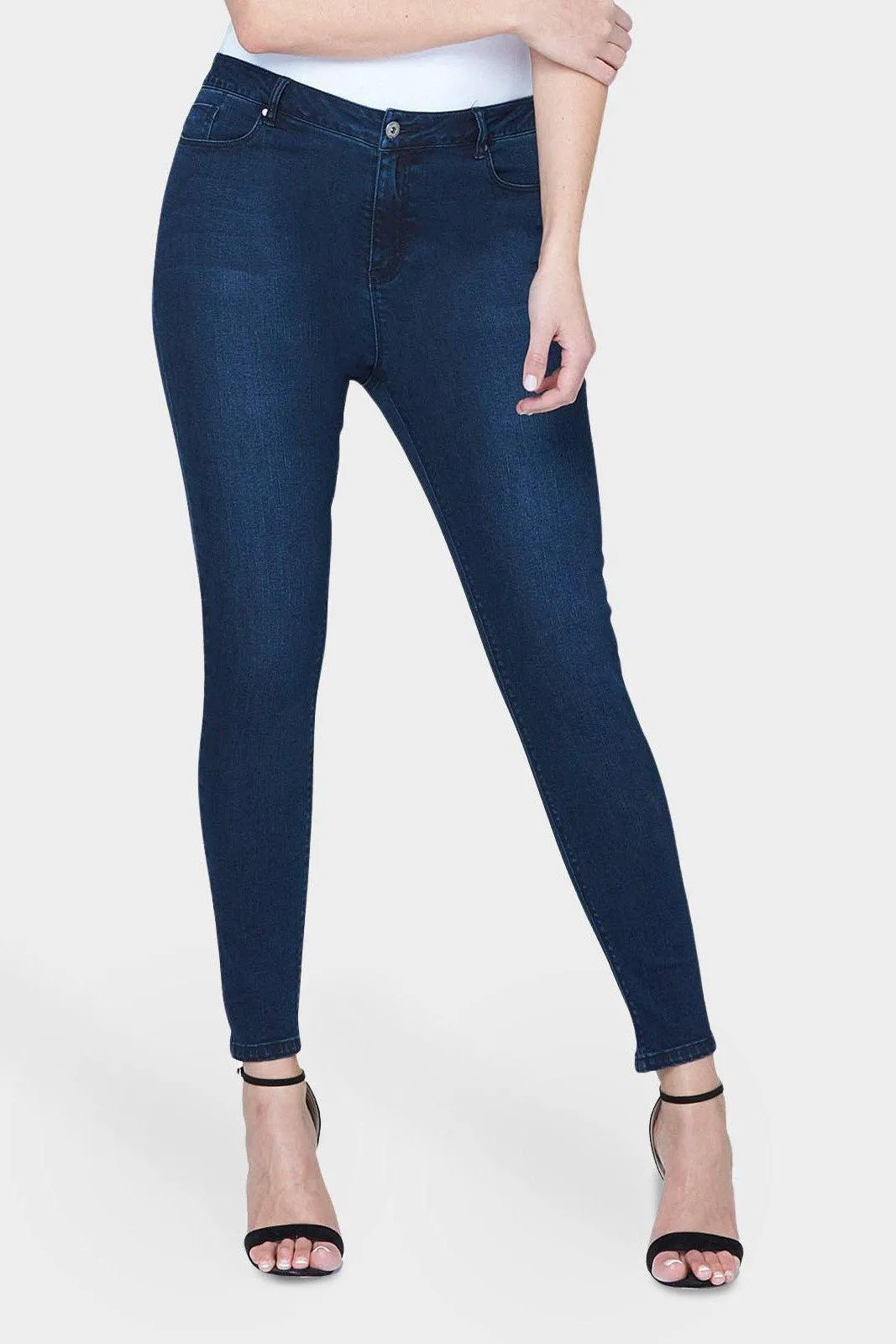 Chloe Skinny Jeans Streetwear Fan Evening Stroll Elegant Modern Casual