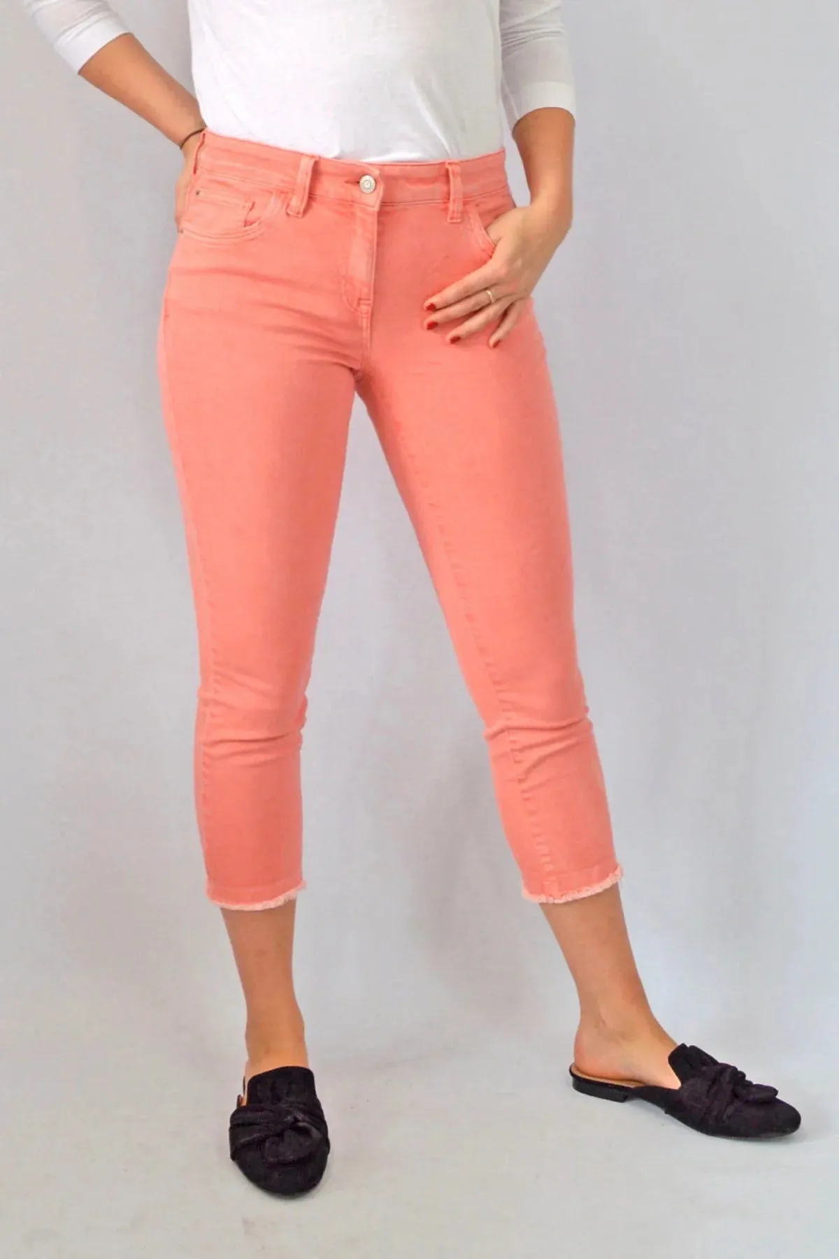 General Fit Raw Edge Crop Jeans