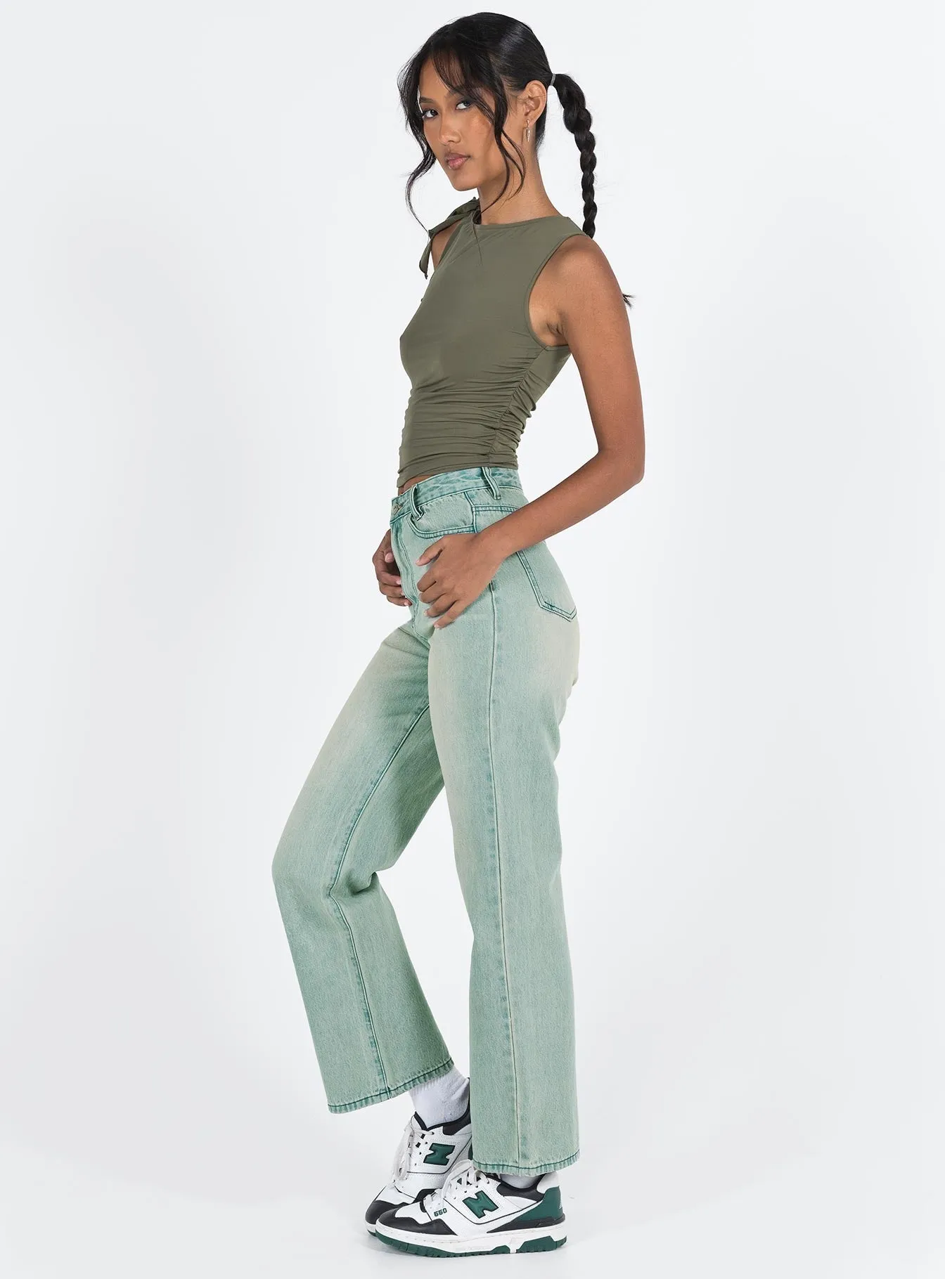 Effortless Look Motion Ease Clear The Air Jeans Light Wash Denim
