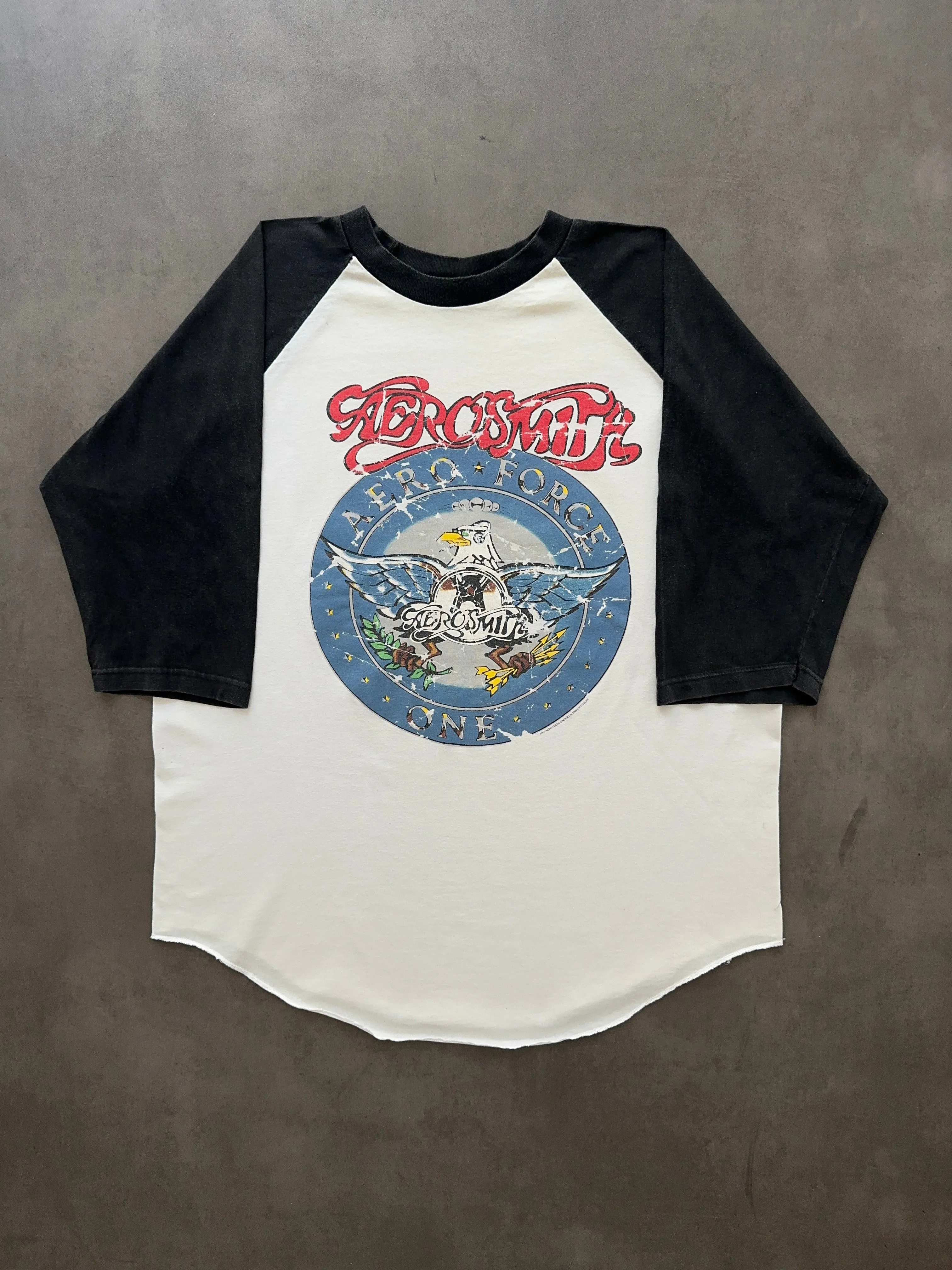 Fashion-Forward Fit 1990s Aerosmith raglan faded tee (L)