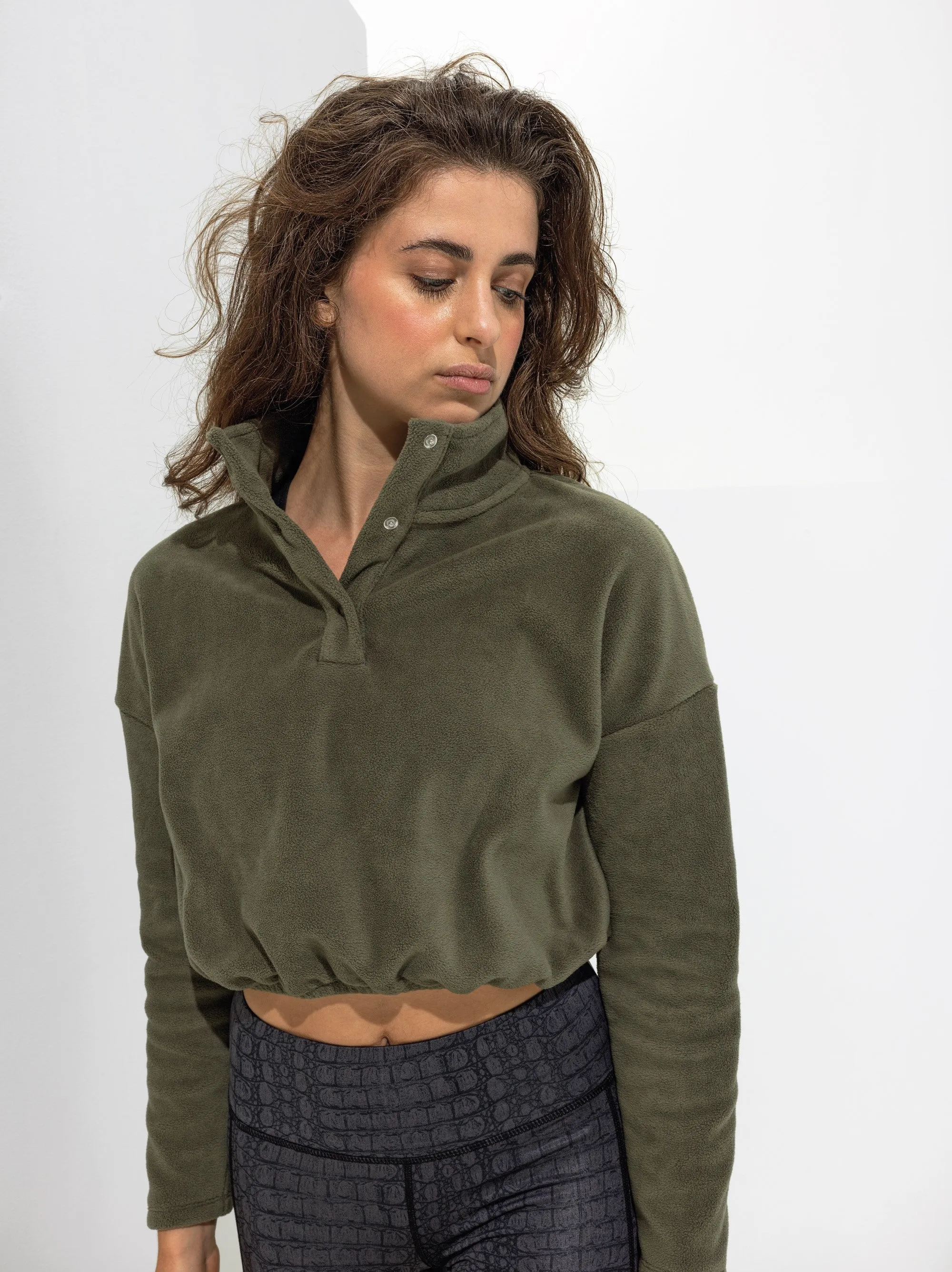 Evening Chill Cropped Fleece | BLACK