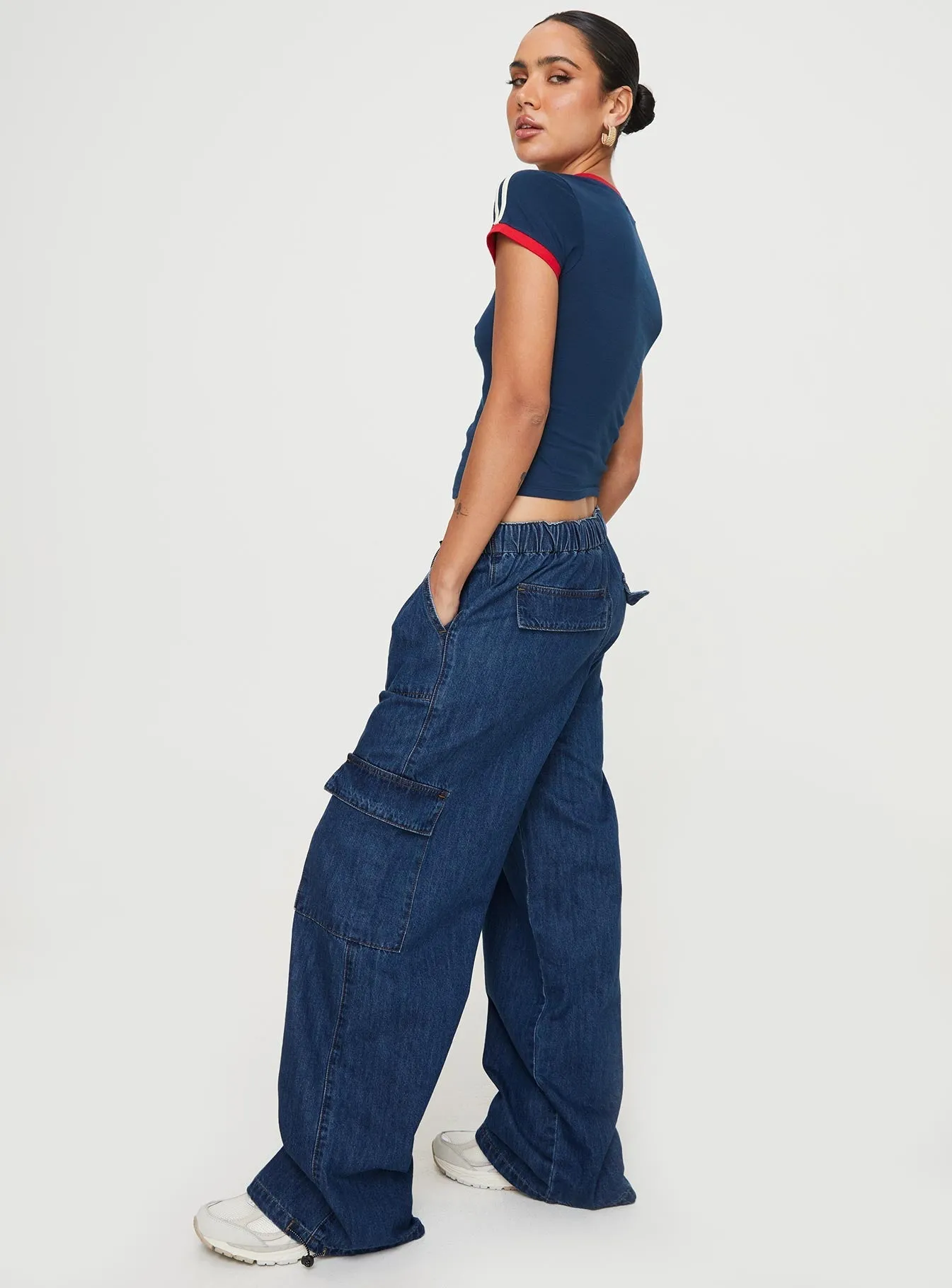 No Fade Look Soft Finish Stop & Stare Cargo Jeans Mid Wash