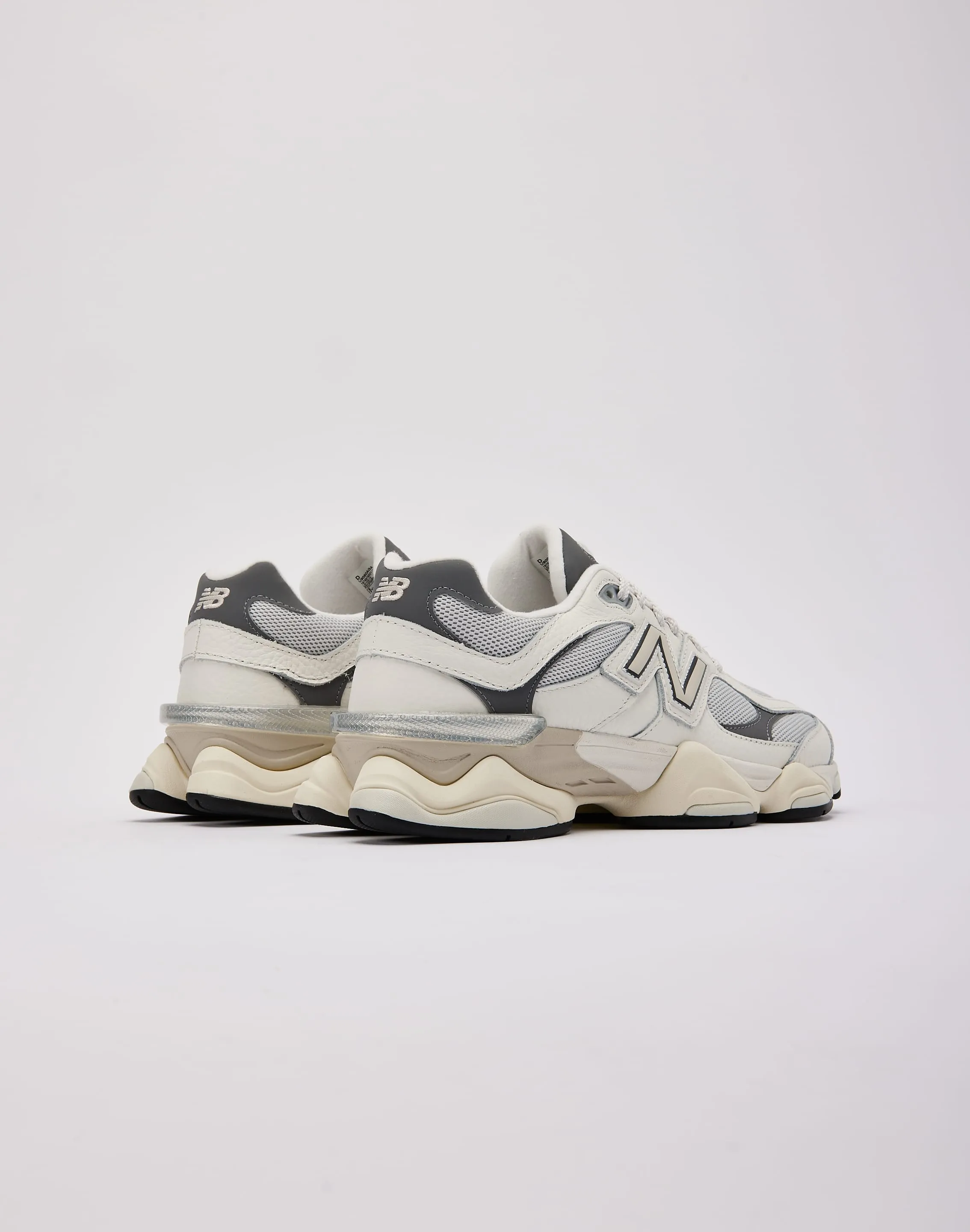 Contoured Heel running on inclined ground New Balance 9060