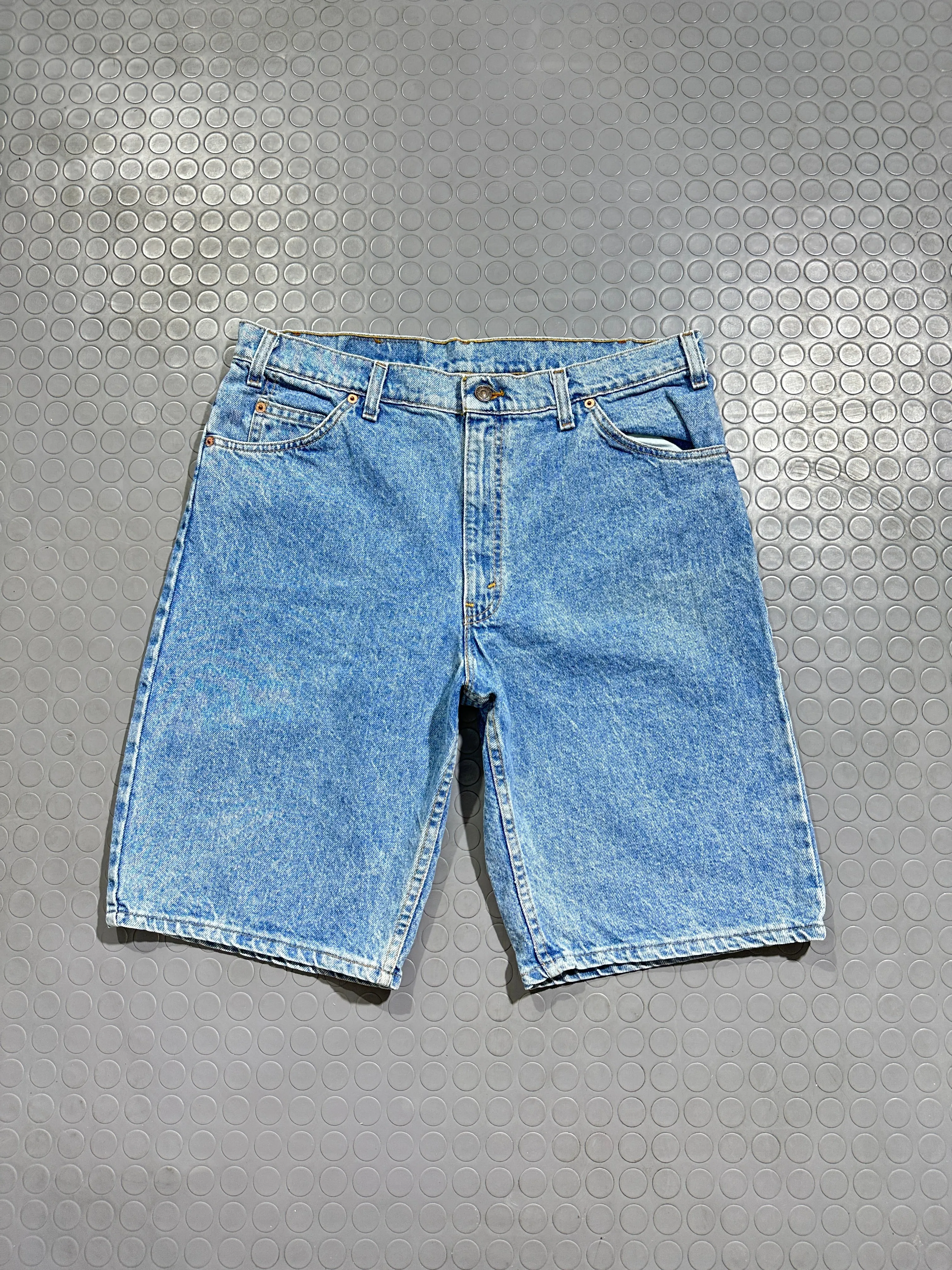 Comfort Flex Wear 90s Levi??s 550 denim shorts (36)