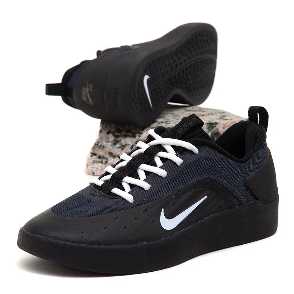 Zoom Nyjah 4 (Black / Black) Queen Touch