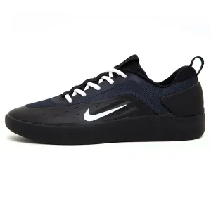 Zoom Nyjah 4 (Black / Black) Magic Mood