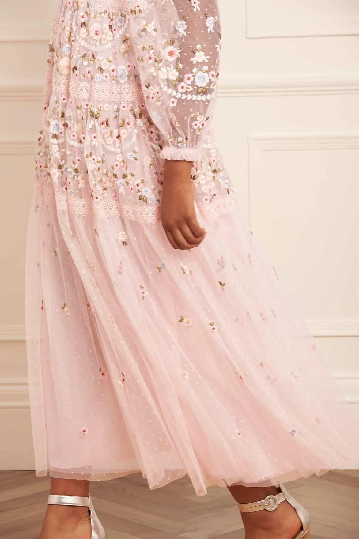 Eye Appeal Garland Ribbon Ankle Gown