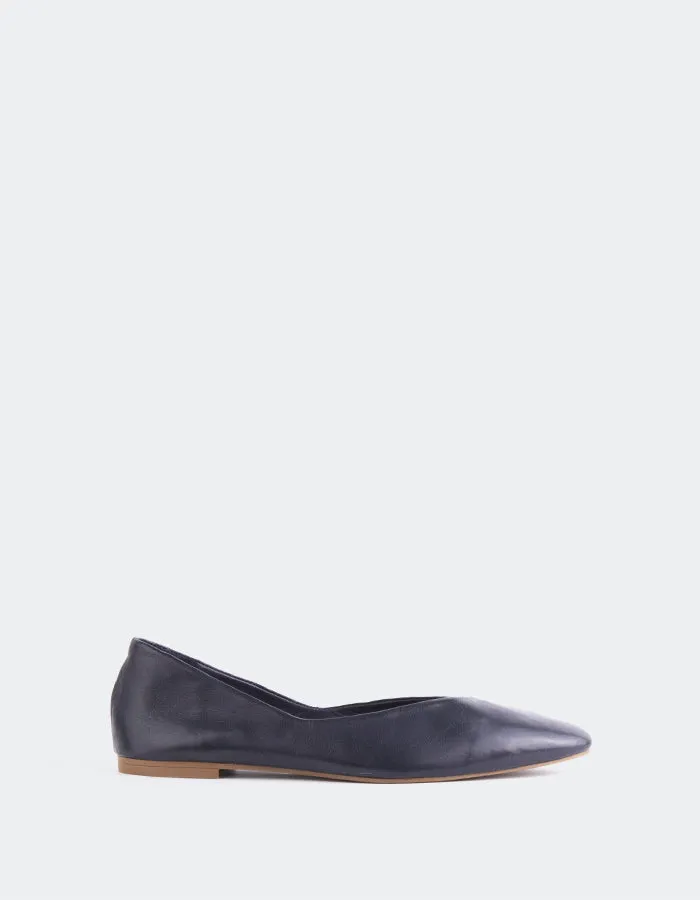Glissandra Navy Leather Moisture Wicking Lining