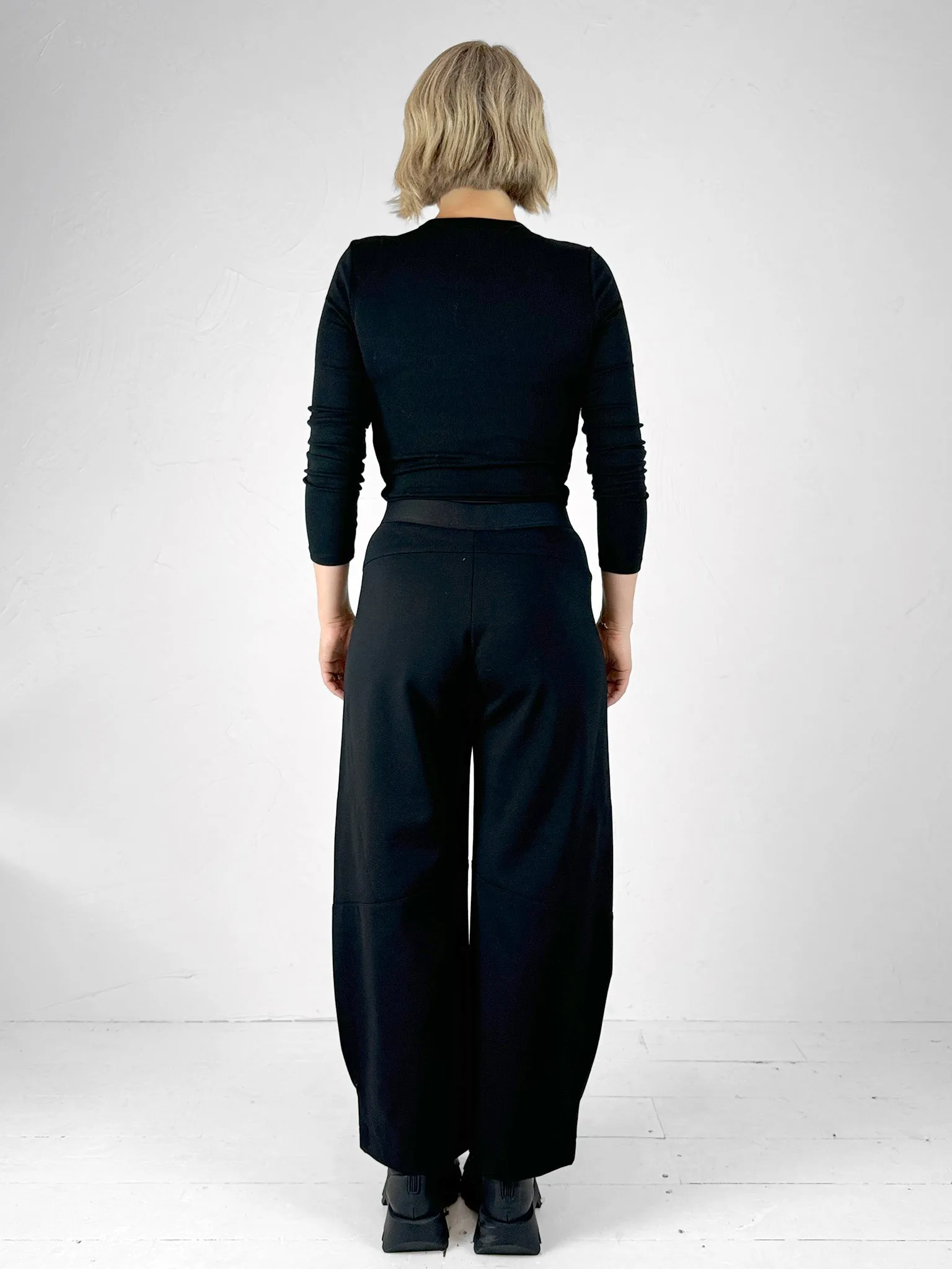 Hale Technical Jersey Black Trousers Seam-Free