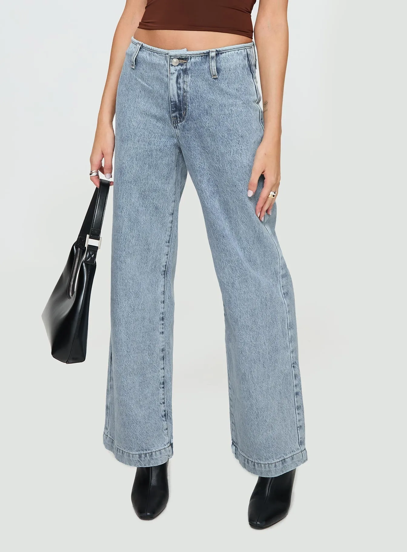 Thaddeus Jeans Mid Wash Spring Mood Party Look Classic