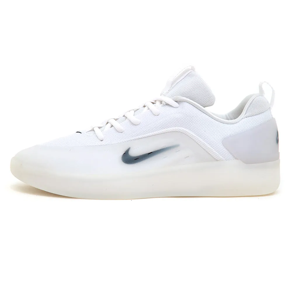 Anatomical Contour Design Deep Grip Zoom Nyjah 4 (White / Black - White - Black)