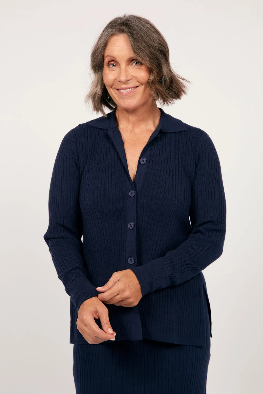 Rugged Outdoor Optimized Knitted Cardigan in Navy