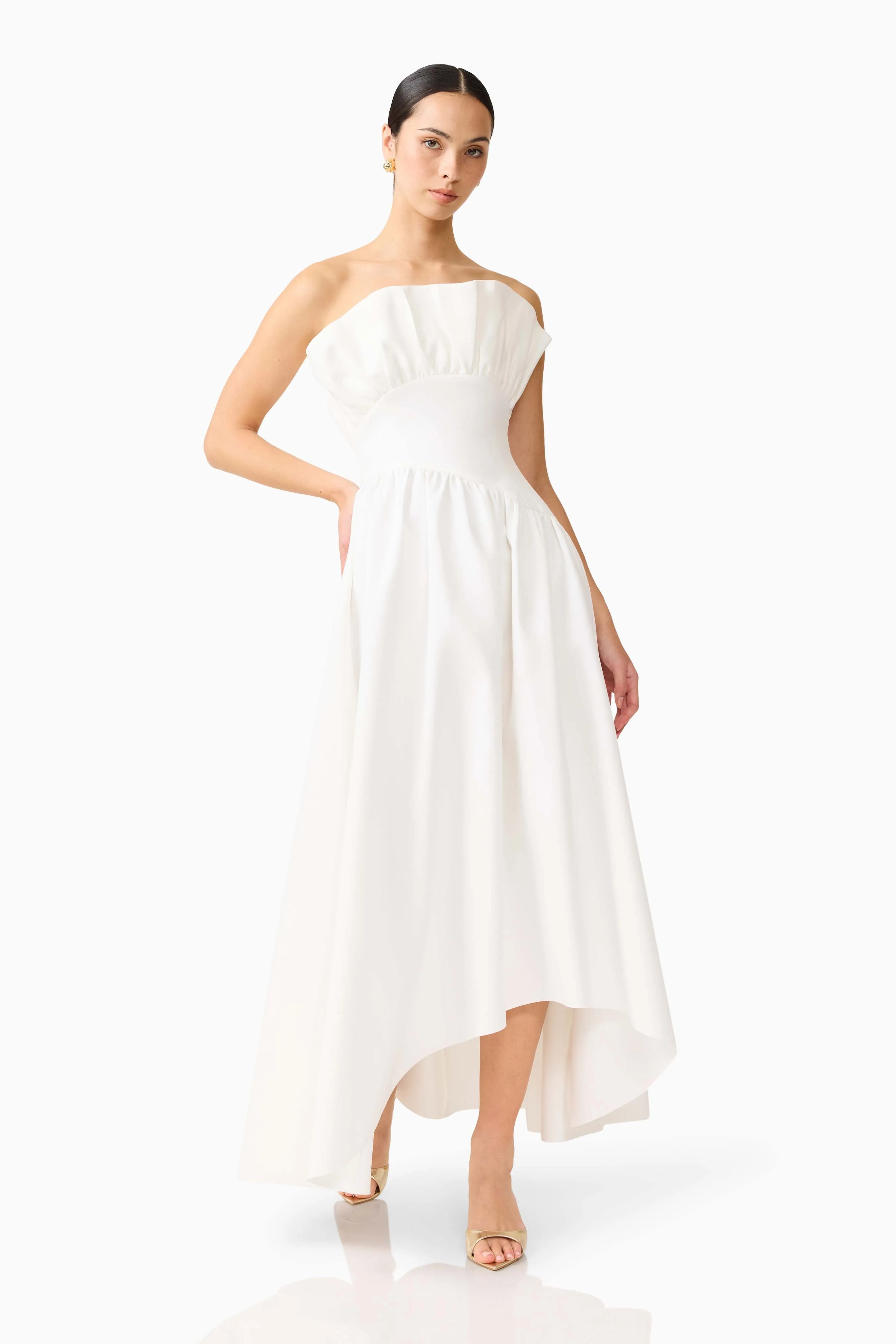 Laurel Sleeveless Maxi Dress In White Flattering Comfort Wear Romantic Vibes