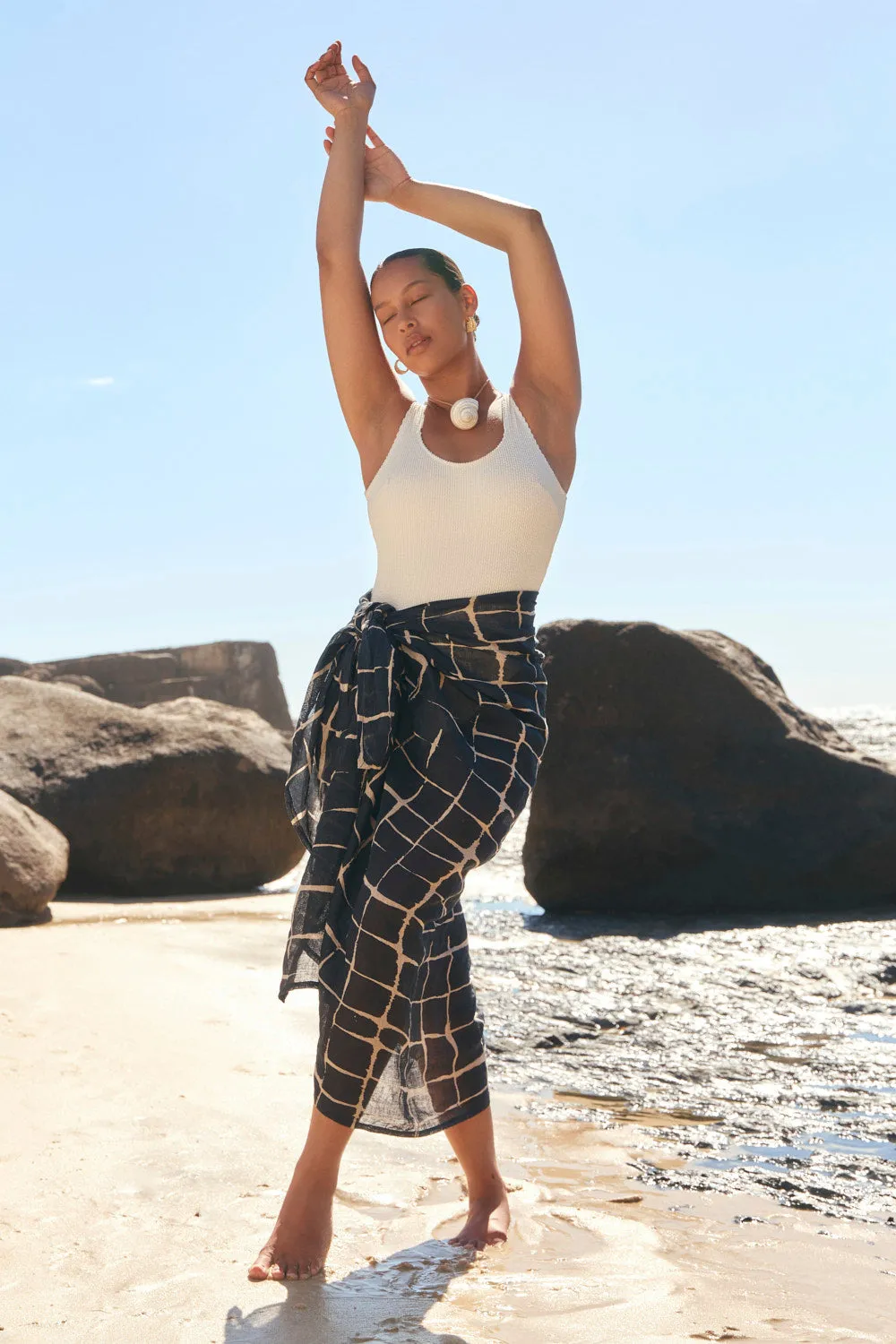 Classic Zip Up Heat Sealed Seams Linen Sarong in Woven Echo