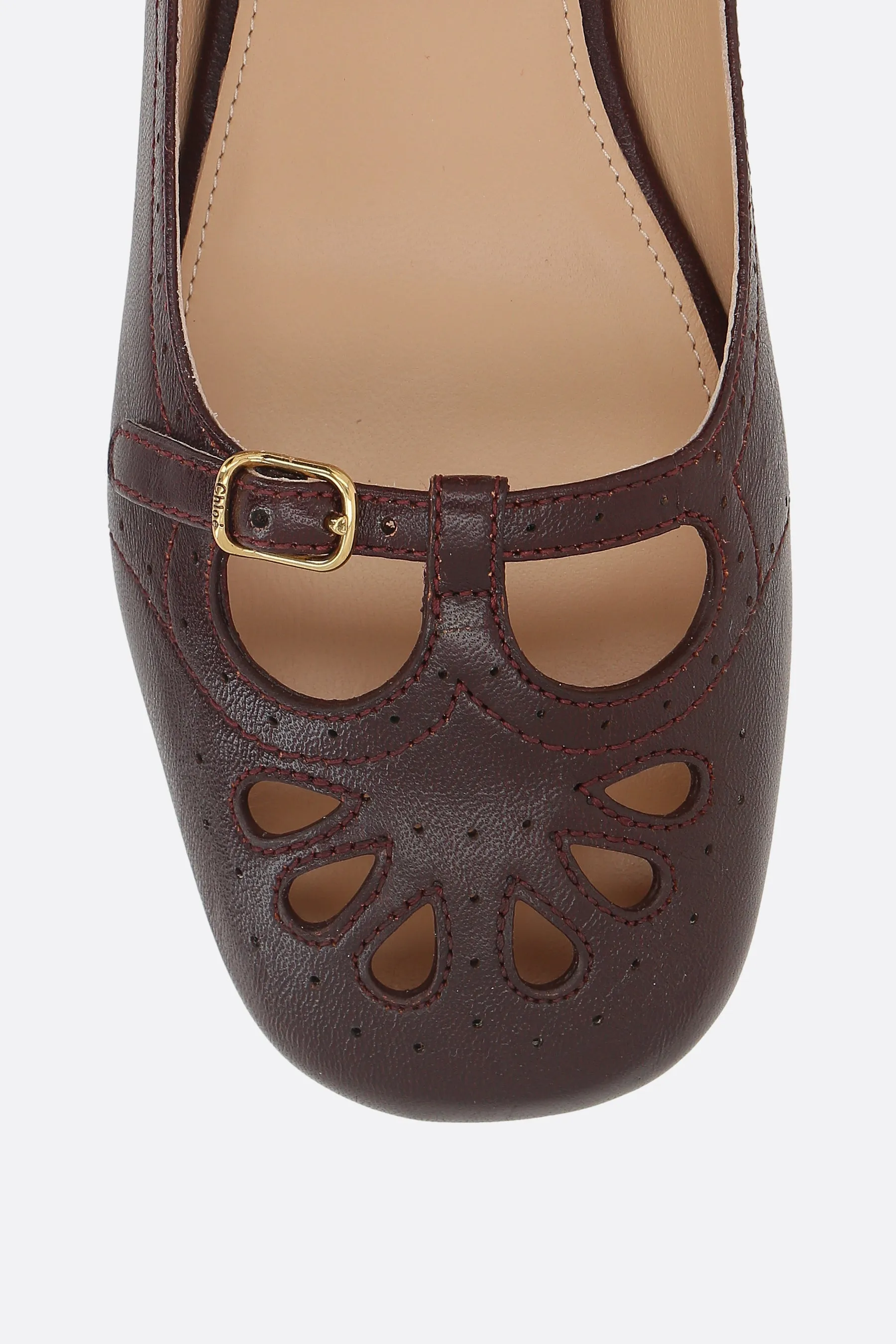 Misty ballerina in glossy leather Natural motion Relaxed Style