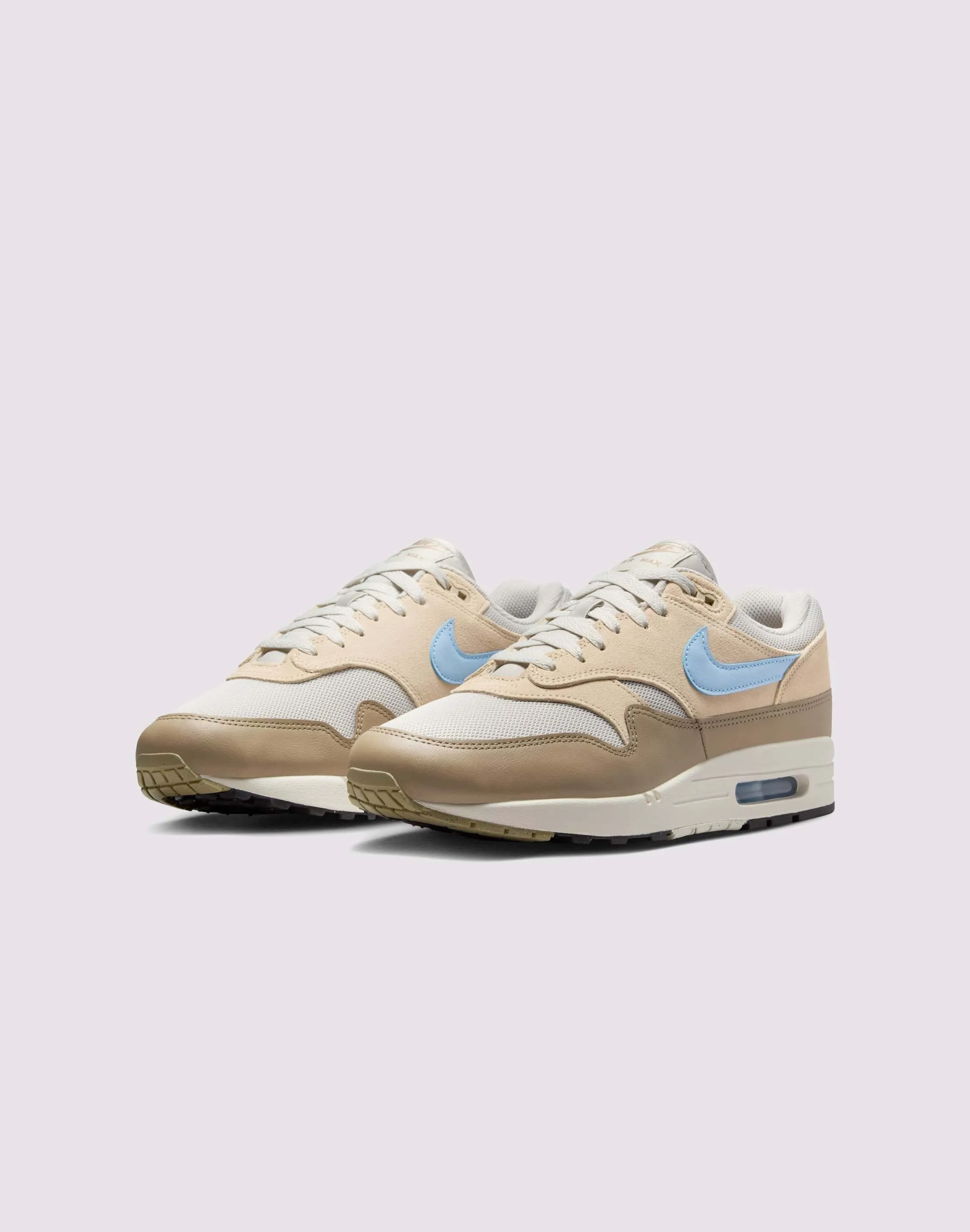 foam - midsole - cushioning shoes walking running shoes Nike Air Max 1 Essential