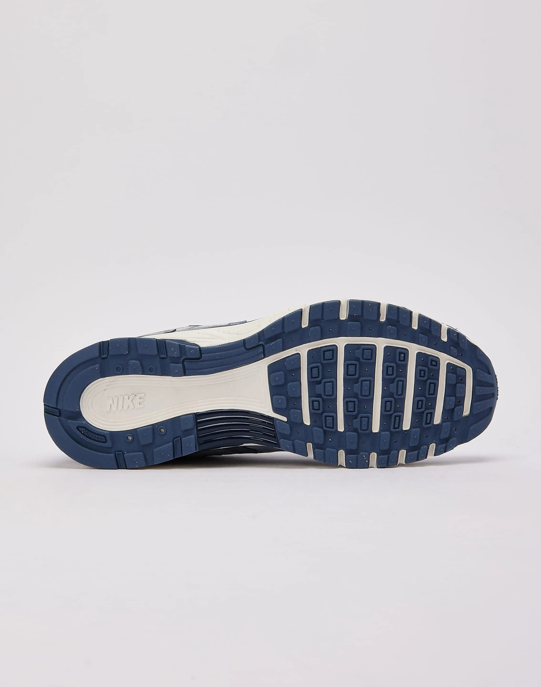 Responsive Foam Core Nike P-6000 SE