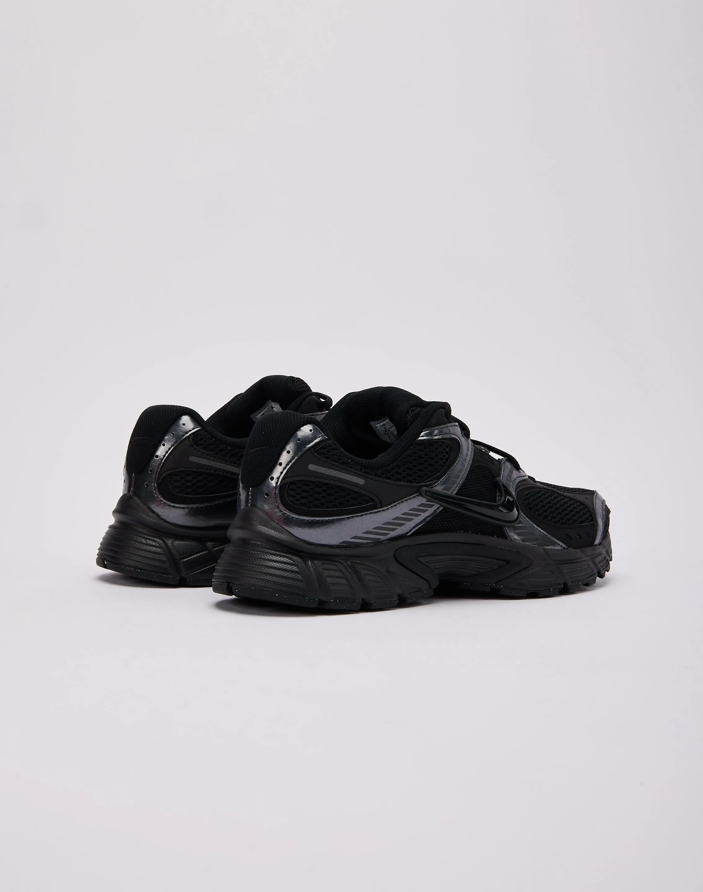 Nike V5 RNR running shoes for youth girls running in a trail race shoes