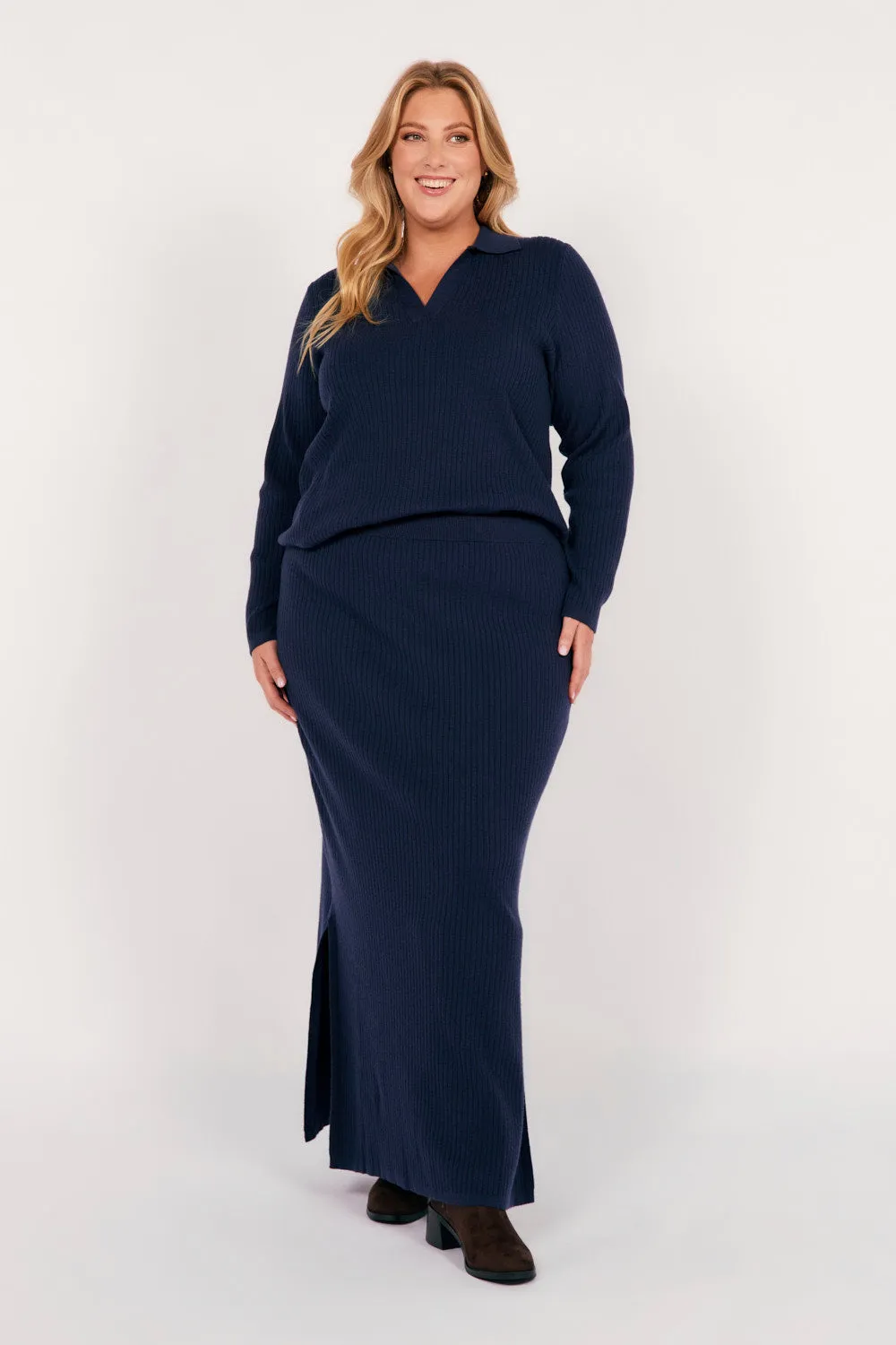 Lightweight Thermal Tech Odor Resistant Finish Collared Knitted Top in Navy