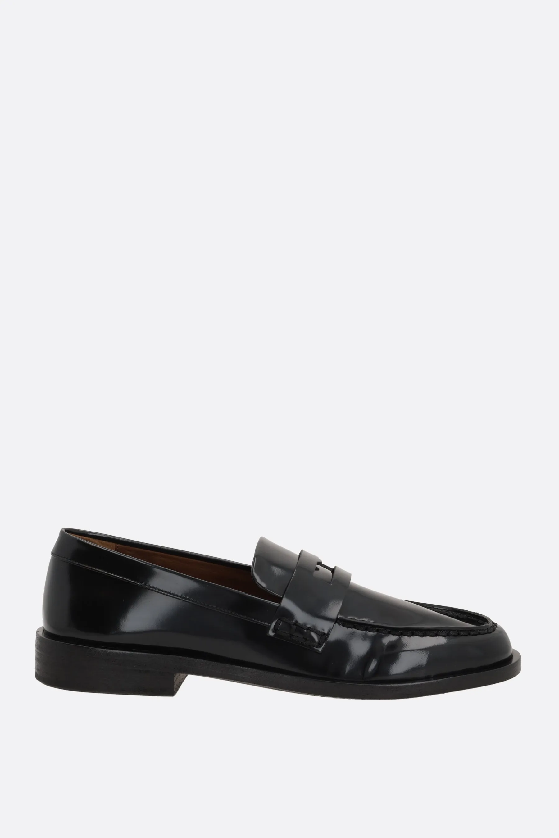 Contoured Foot Shape Mocasso loafers in shiny leather