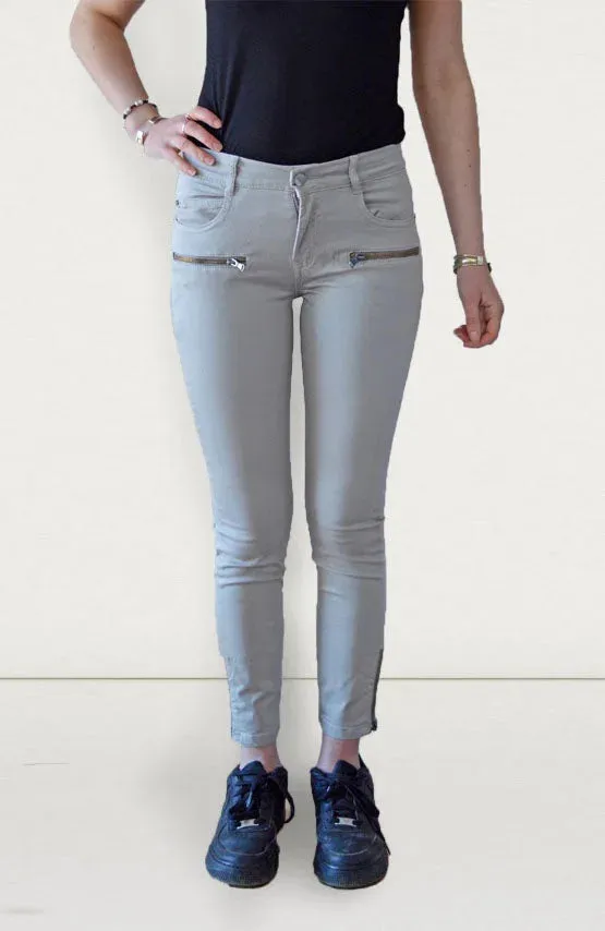 Simple Outfit Skinny Ankle Grazer Jeans