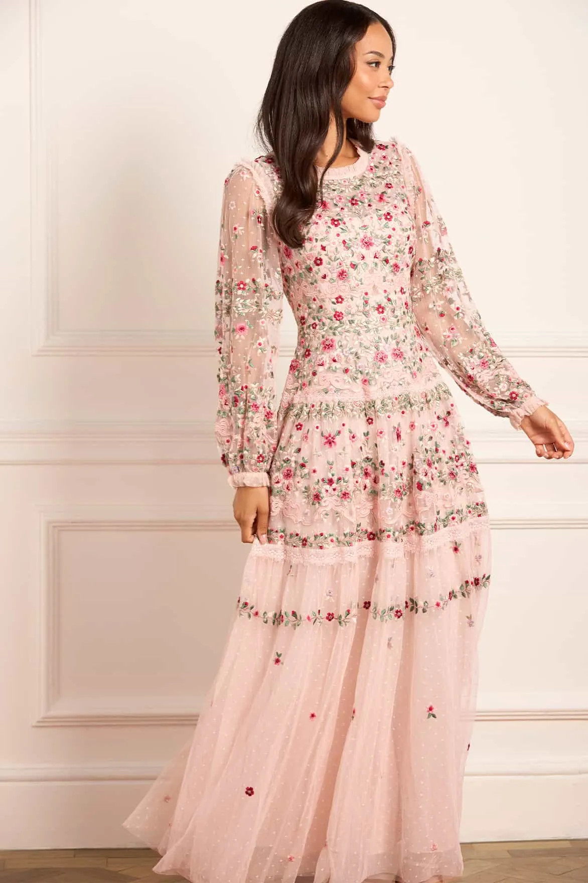 Pose Glow Ribbon Bouquet Gown