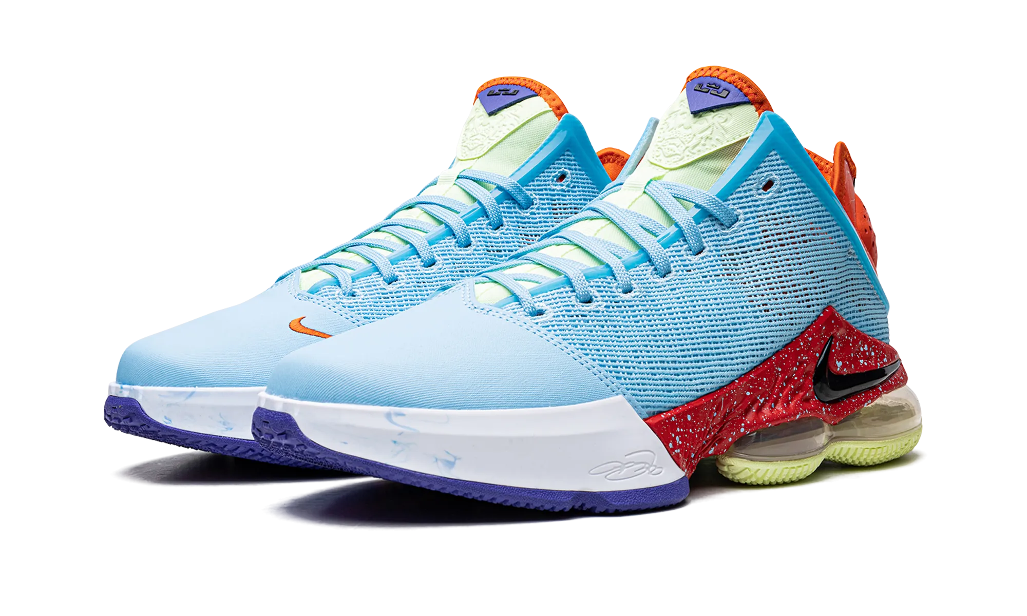 weekend running shoe time frame LeBron 19 Low "Blue Chill"