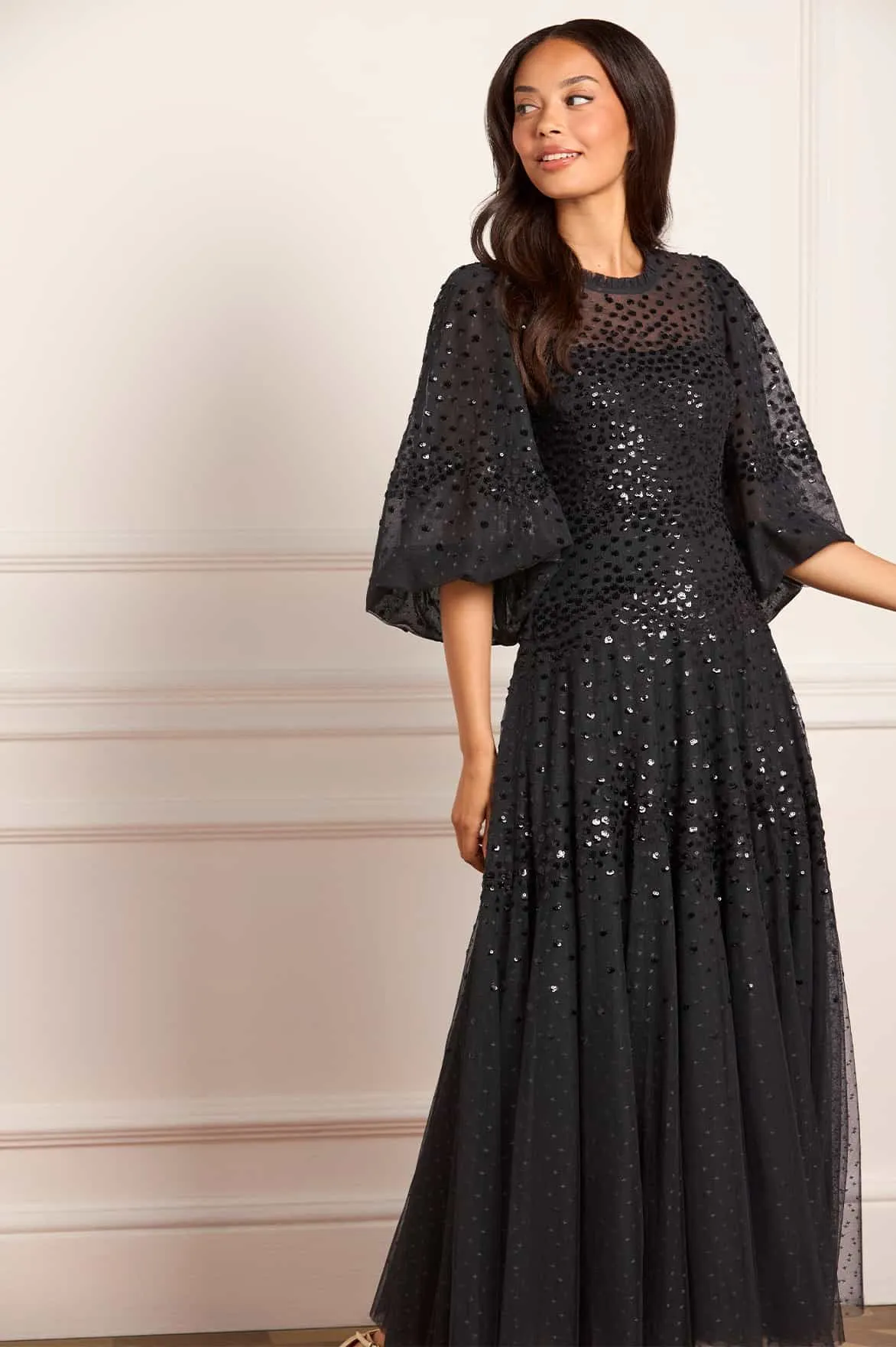 Sharp Mood Scallop Sequin Round Neck Ankle Gown