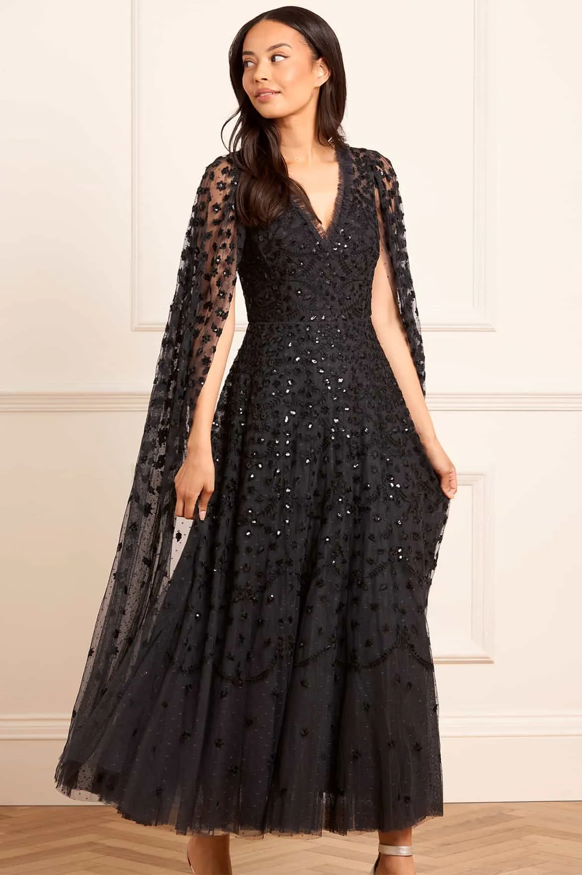 Relaxed Look Clover Cape Sleeve Ankle Gown