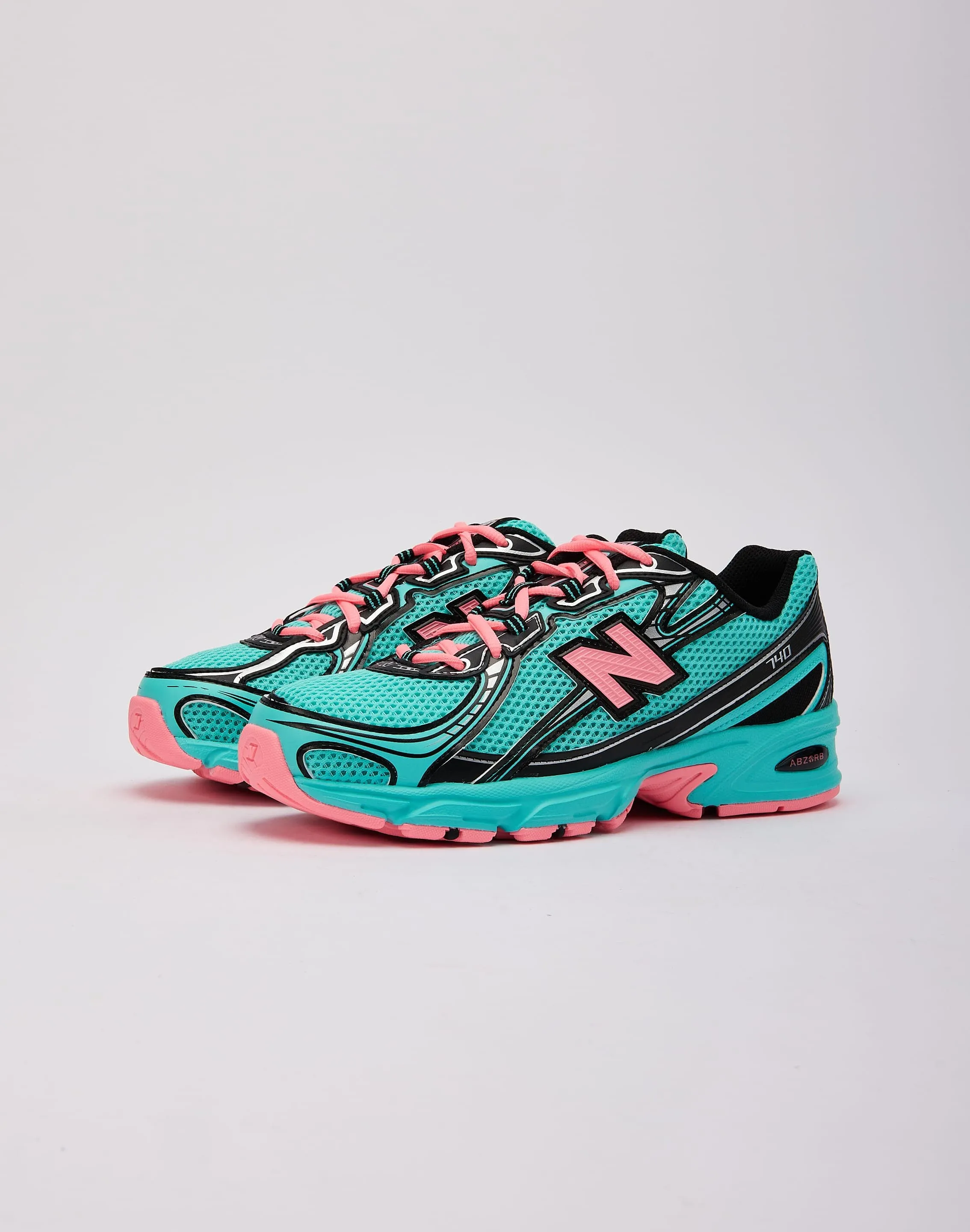 maximalist running shoes New Balance 740