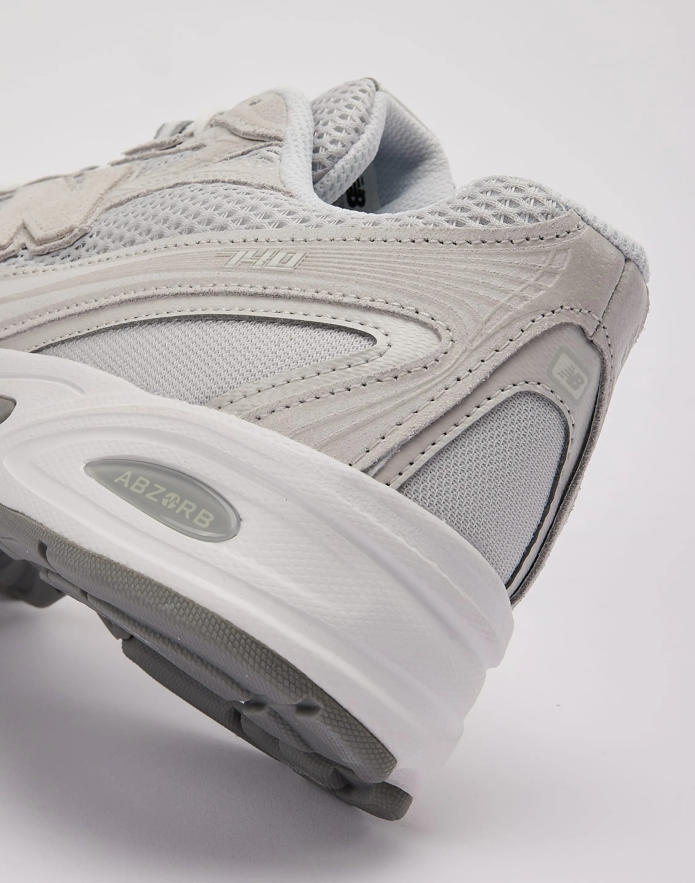 padded toe New Balance 740