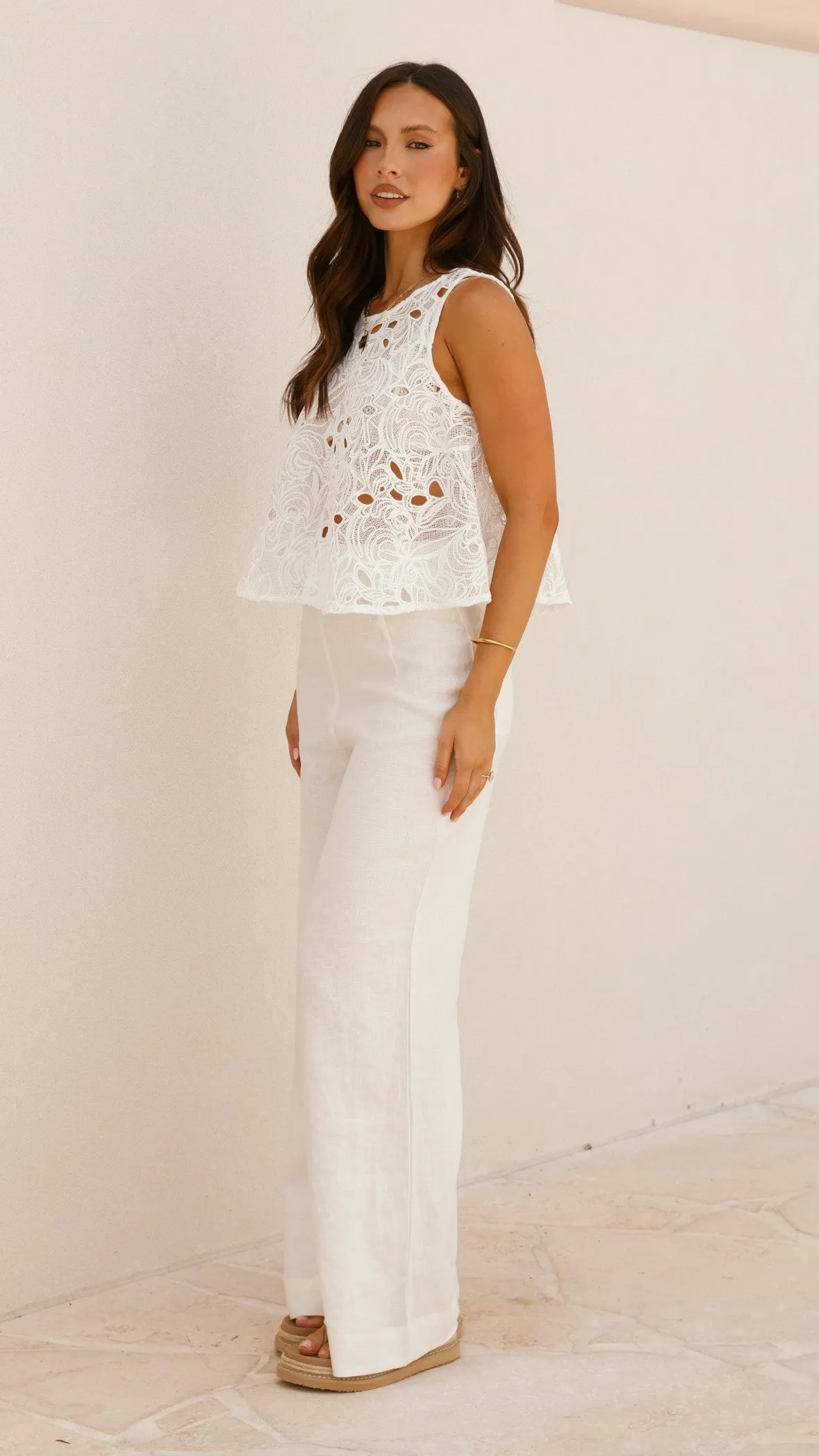 Laid-Back Outfit SoftLining Zoe Top - White