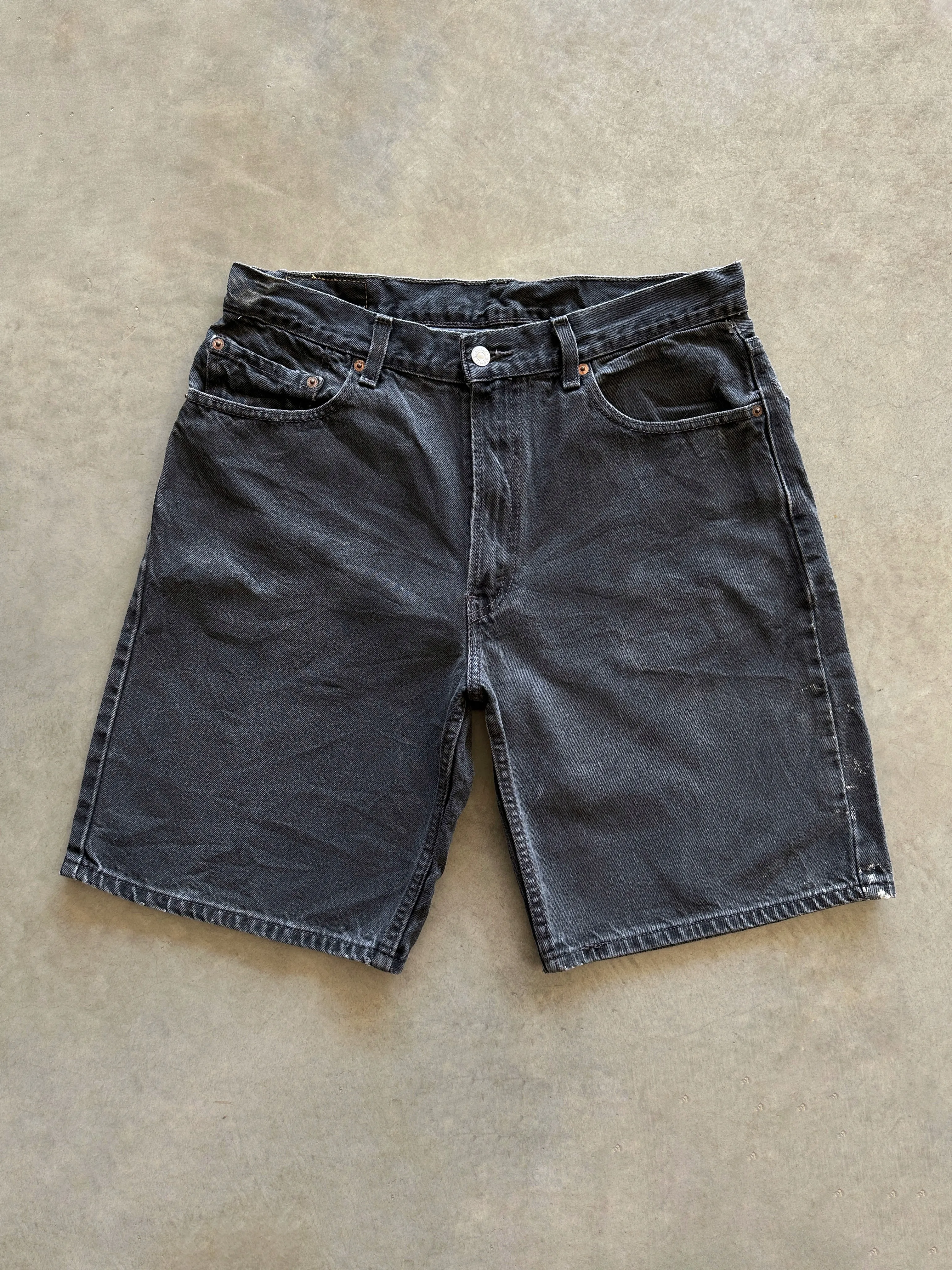 1990s Levis denim shorts (34) Sleek Design City Shorts