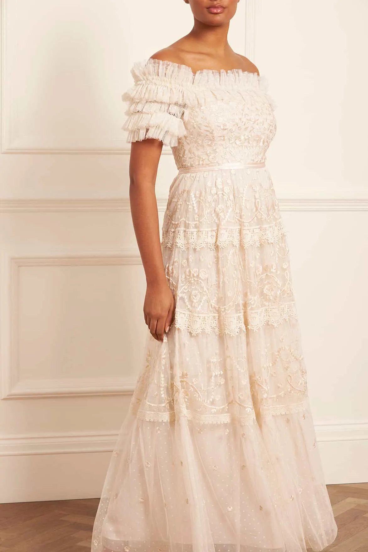 Sleek Flex Elegant Layering Midsummer Lace Off-Shoulder Gown