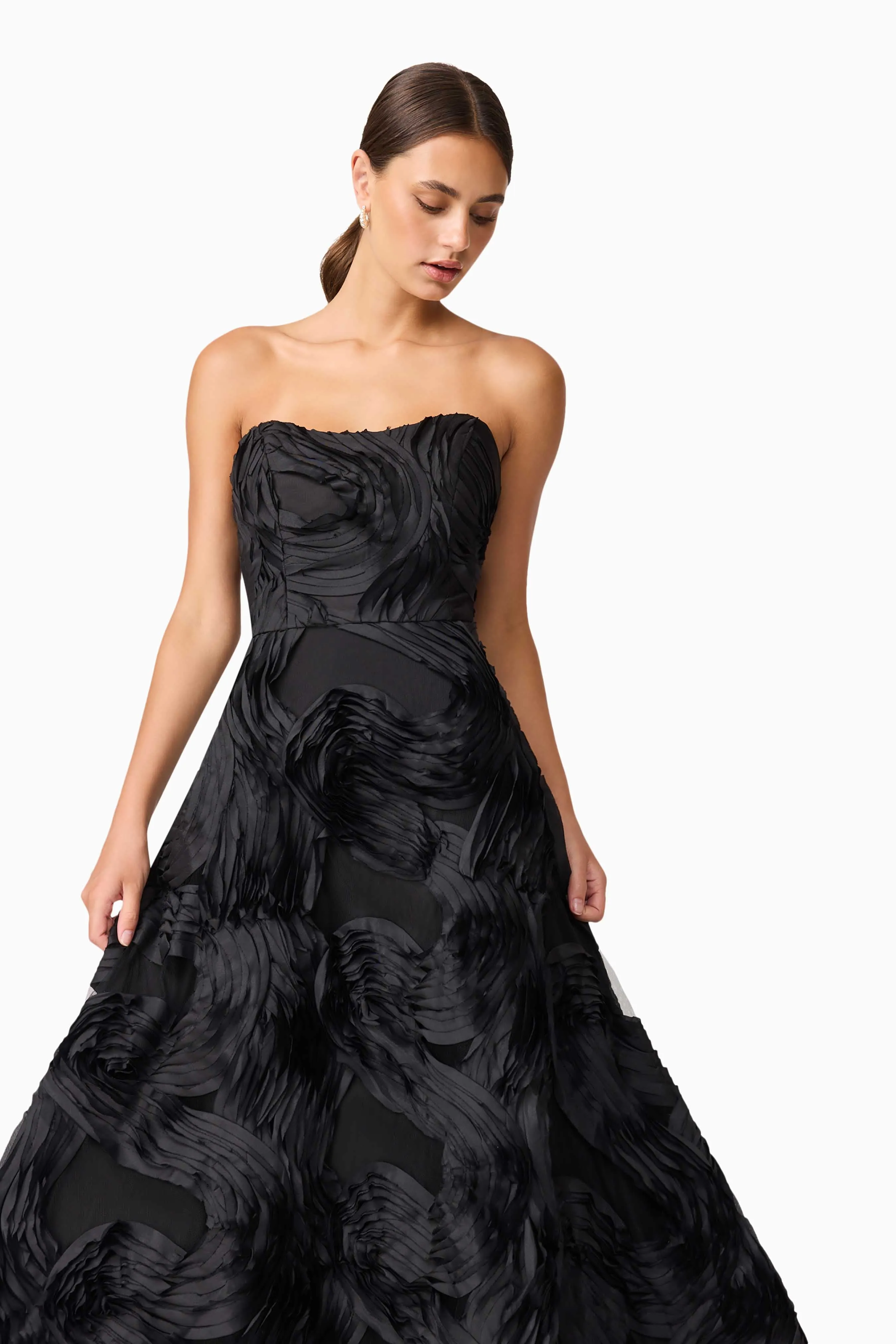 Versatile Edge Asher Sweetheart Midi Dress in Black