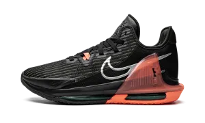 rainy - day - runner LeBron Witness VI "Black / Crimson Pulse"
