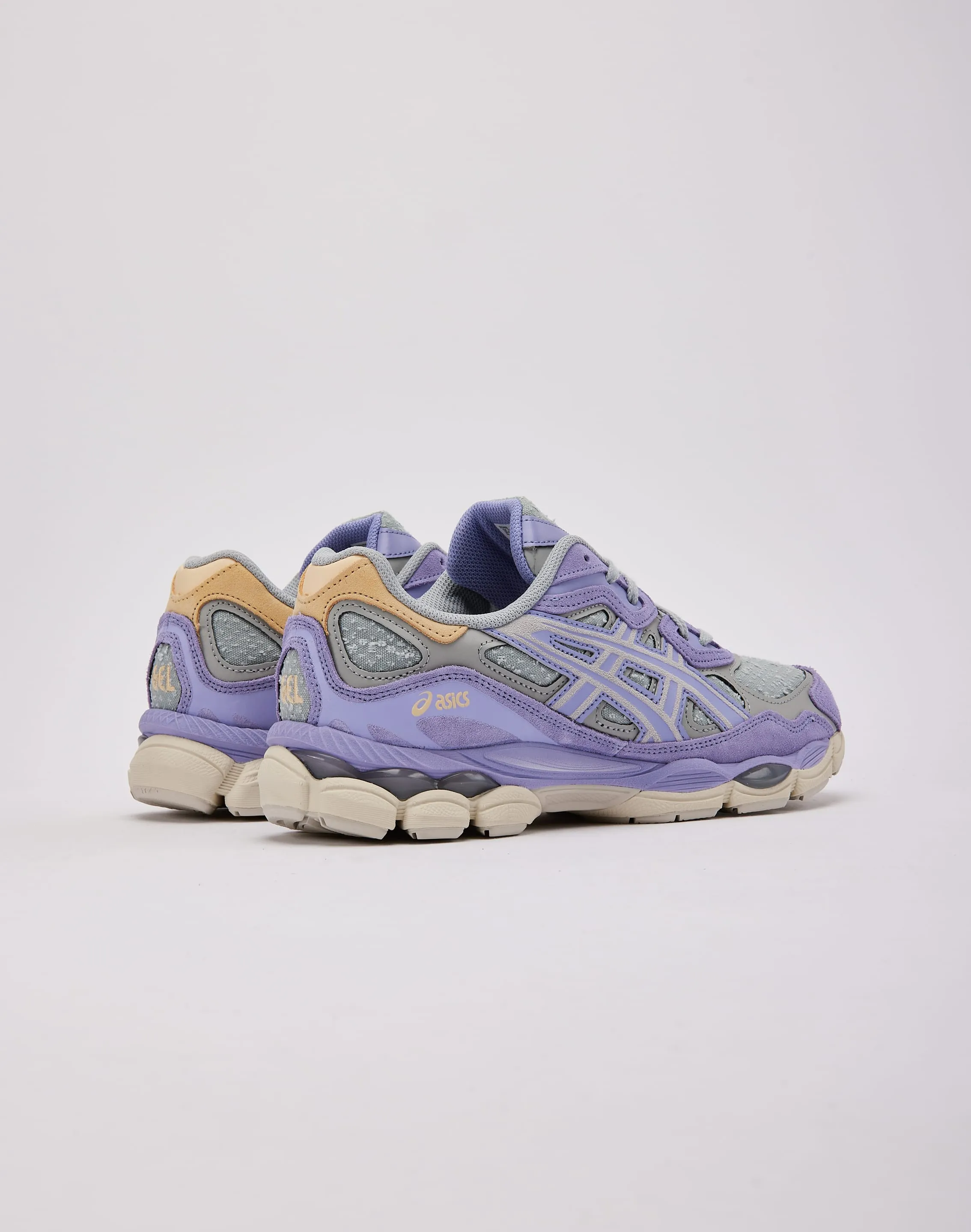 Asics GEL-NYC Bouncy Midsole Compound running in dusty tracks shoes