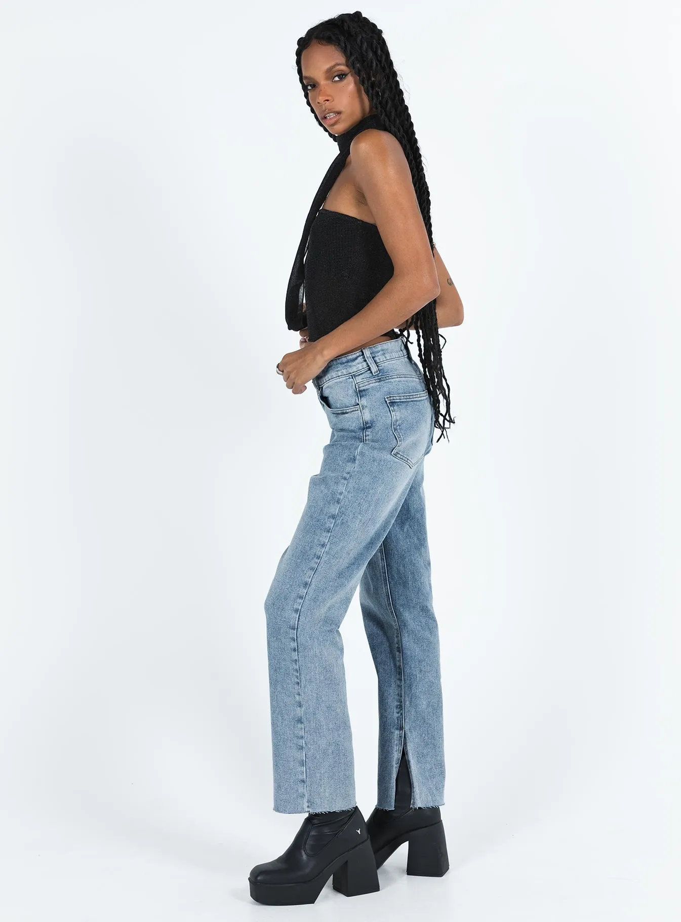 Evening Stroll Urban Explorer Blended Style Ferrero Jeans Mid Wash Denim