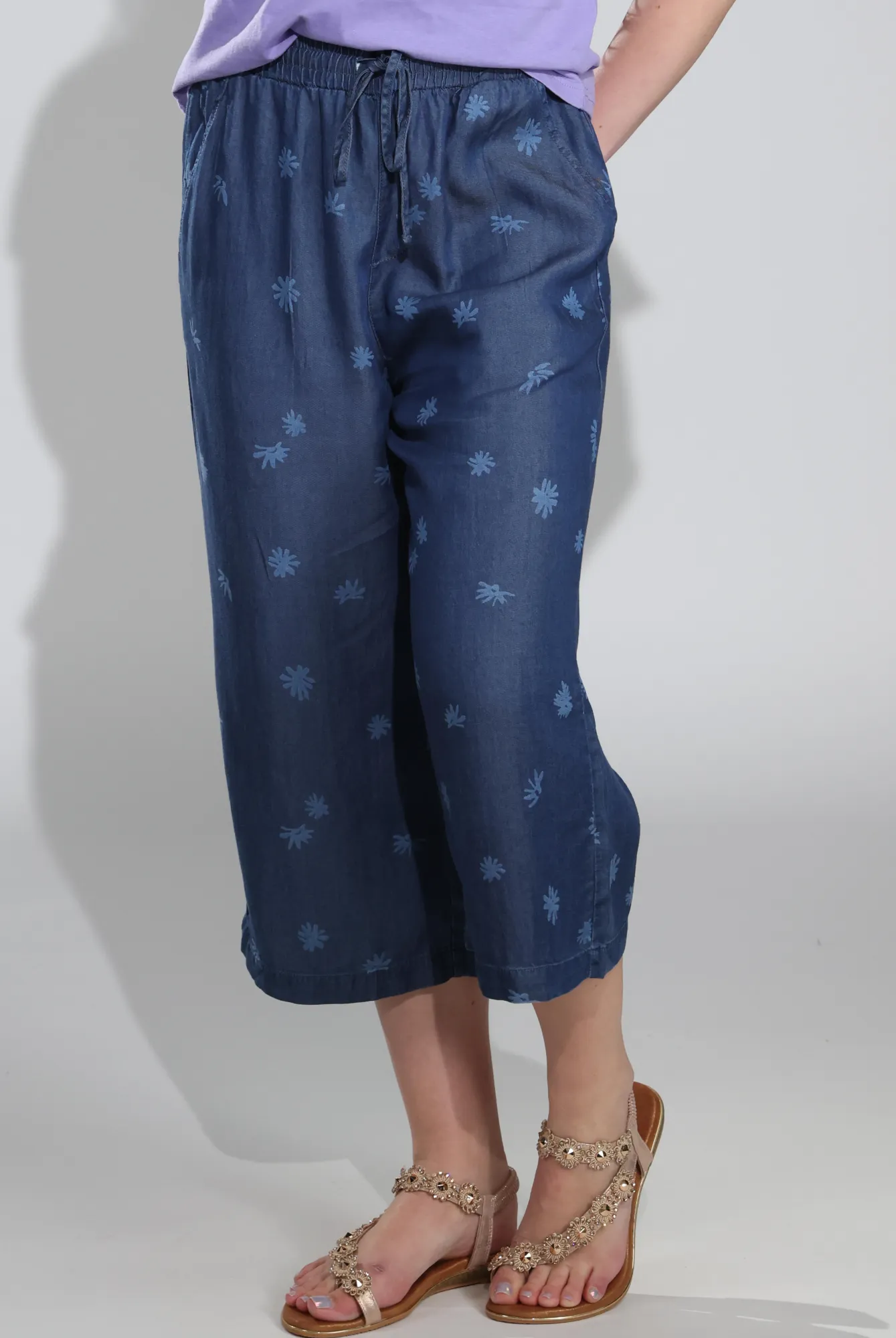Mid Calf Pants | Chalk Daisy | 6643C1 Temperature Regulating